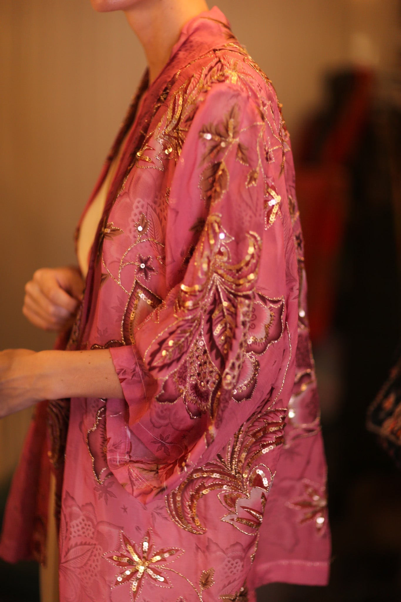 EMBROIDERED PINK SILK SHORT KIMONO PINTRA - MOMO STUDIO BERLIN - Berlin Concept Store - sustainable & ethical fashion
