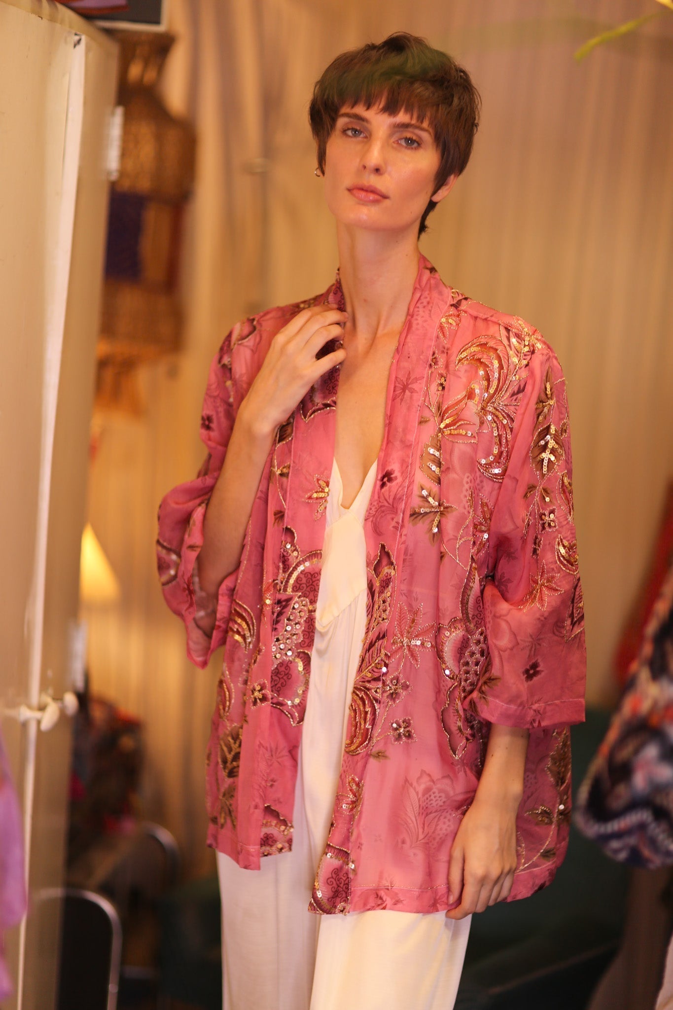 EMBROIDERED PINK SILK SHORT KIMONO PINTRA - MOMO STUDIO BERLIN - Berlin Concept Store - sustainable & ethical fashion