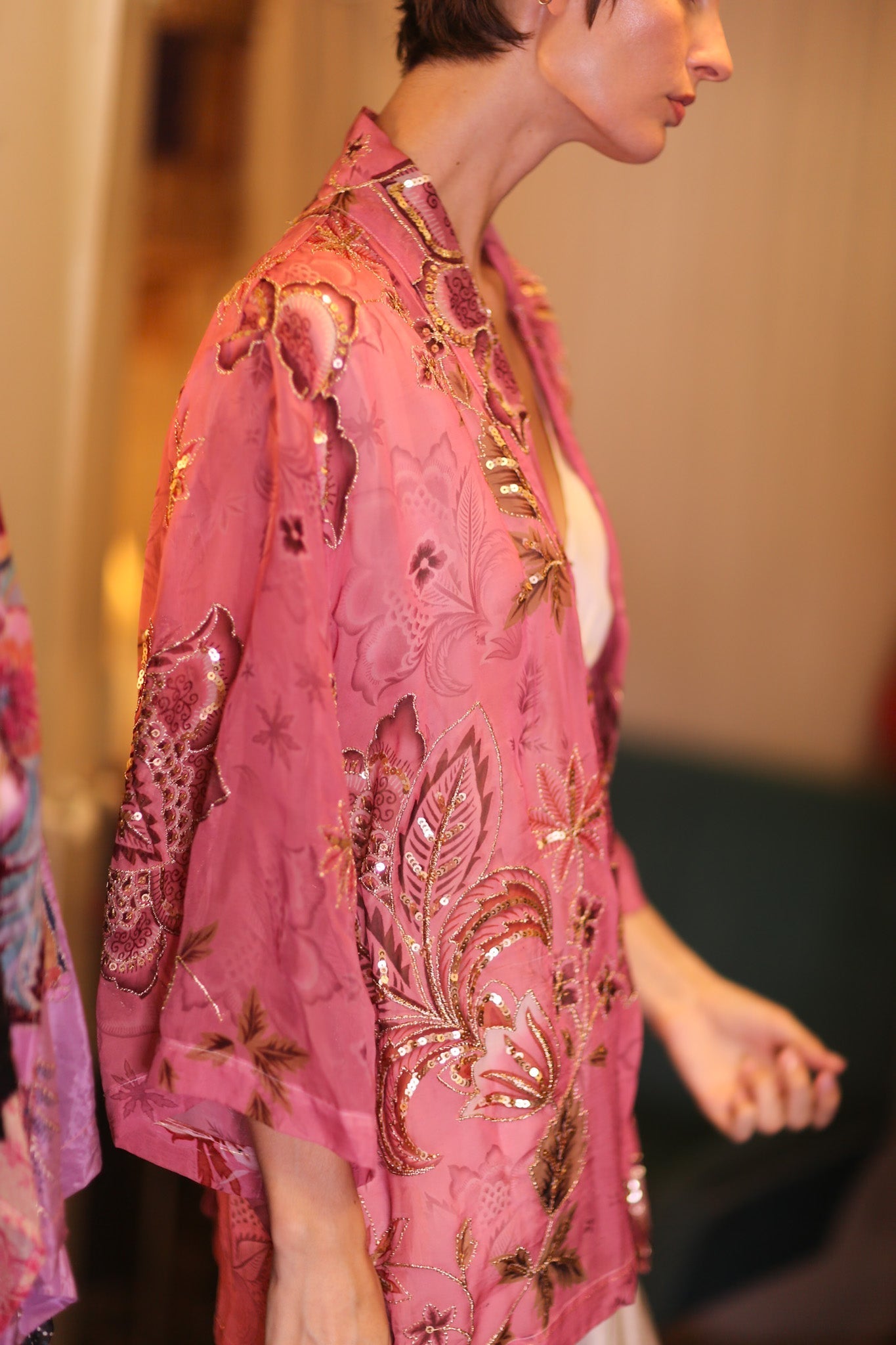 EMBROIDERED PINK SILK SHORT KIMONO PINTRA - MOMO STUDIO BERLIN - Berlin Concept Store - sustainable & ethical fashion