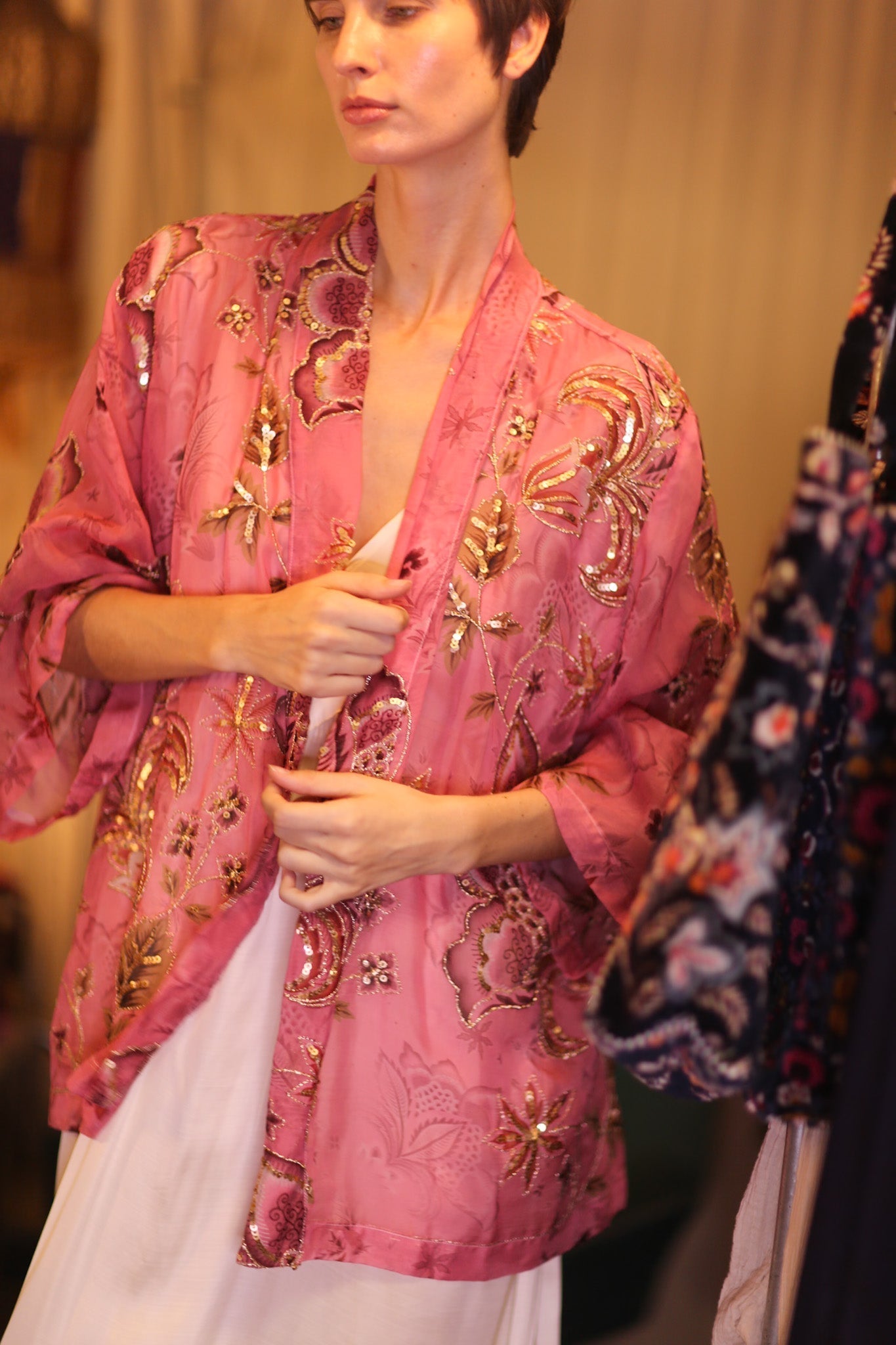 EMBROIDERED PINK SILK SHORT KIMONO PINTRA - MOMO STUDIO BERLIN - Berlin Concept Store - sustainable & ethical fashion