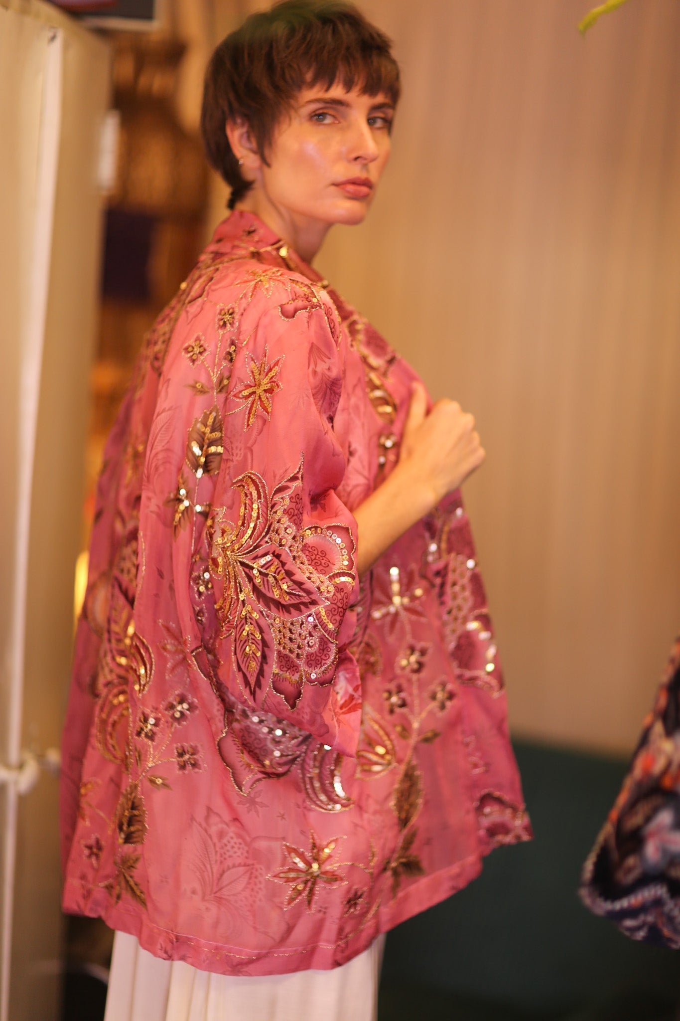 EMBROIDERED PINK SILK SHORT KIMONO PINTRA - MOMO STUDIO BERLIN - Berlin Concept Store - sustainable & ethical fashion