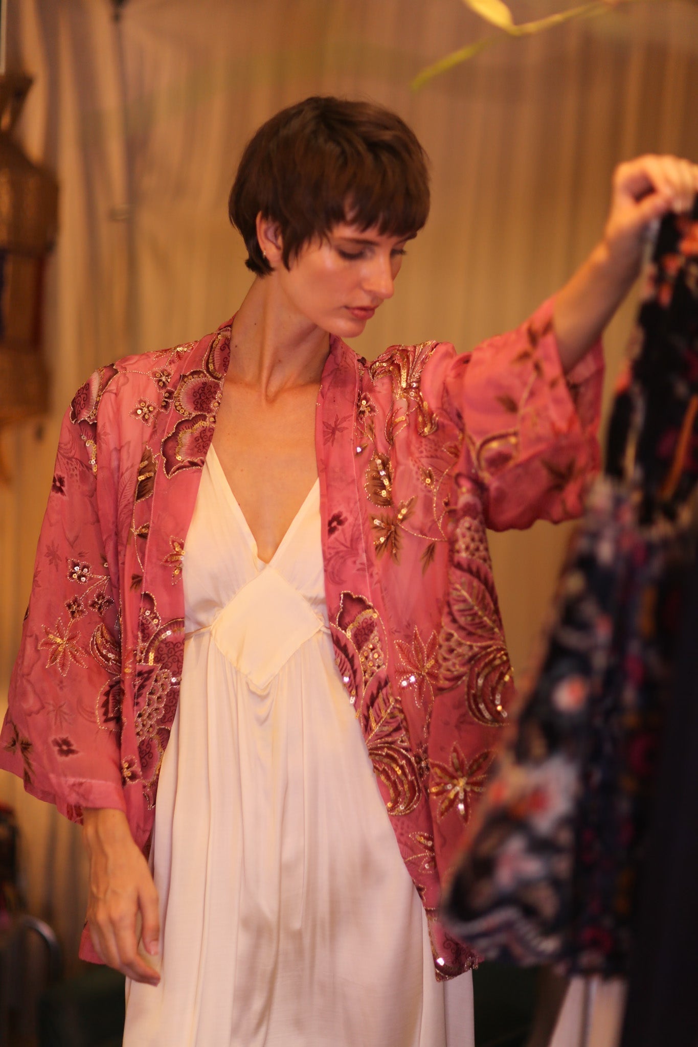 EMBROIDERED PINK SILK SHORT KIMONO PINTRA - MOMO STUDIO BERLIN - Berlin Concept Store - sustainable & ethical fashion