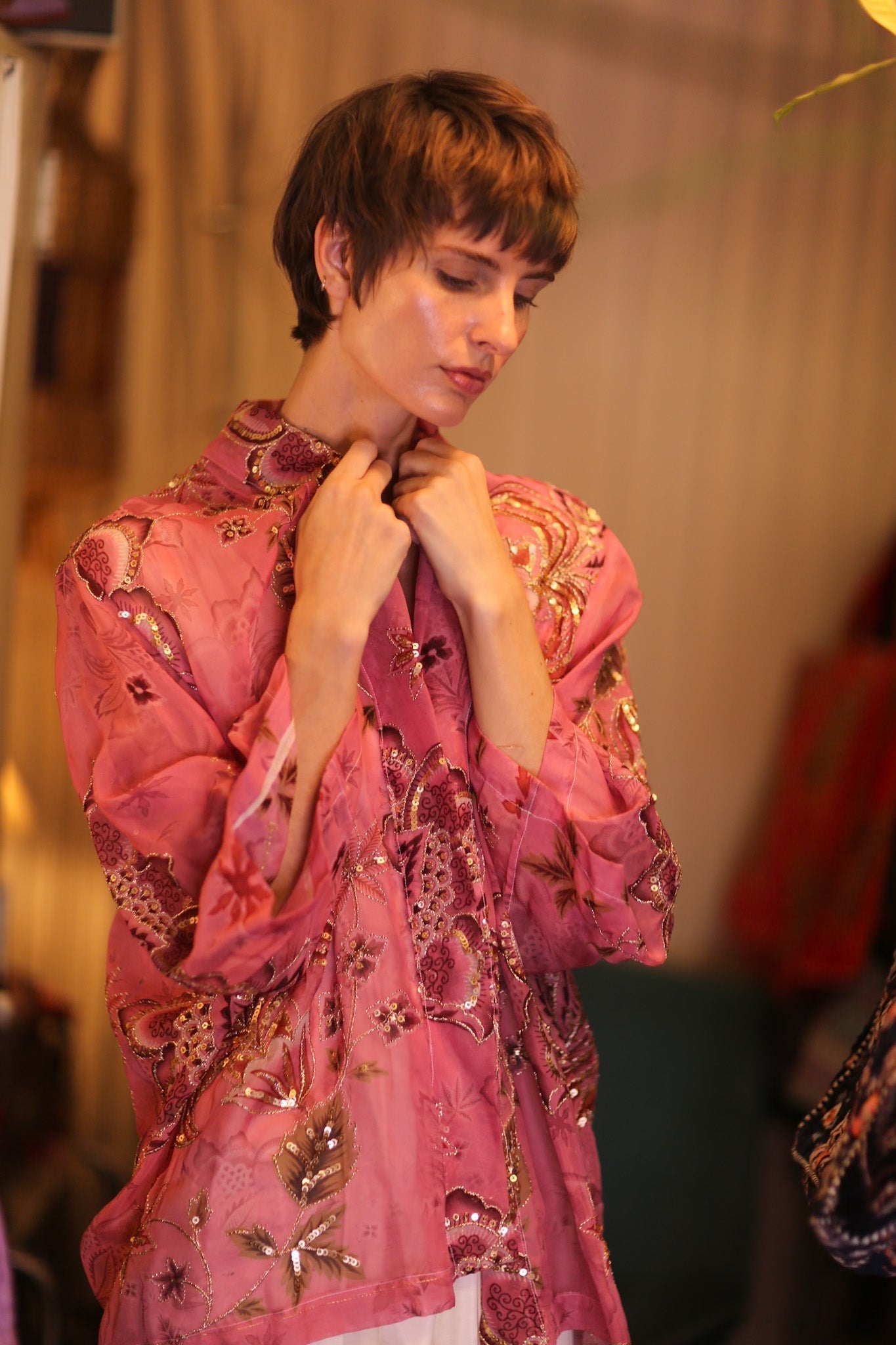 EMBROIDERED PINK SILK SHORT KIMONO PINTRA - MOMO STUDIO BERLIN - Berlin Concept Store - sustainable & ethical fashion