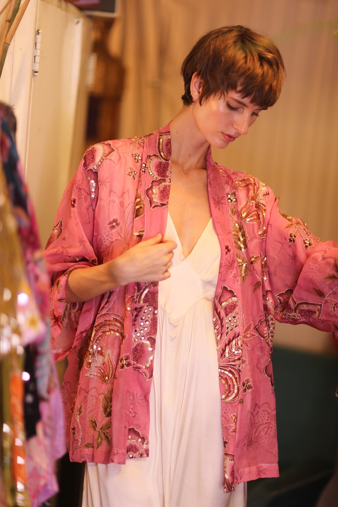 EMBROIDERED PINK SILK SHORT KIMONO PINTRA - MOMO STUDIO BERLIN - Berlin Concept Store - sustainable & ethical fashion