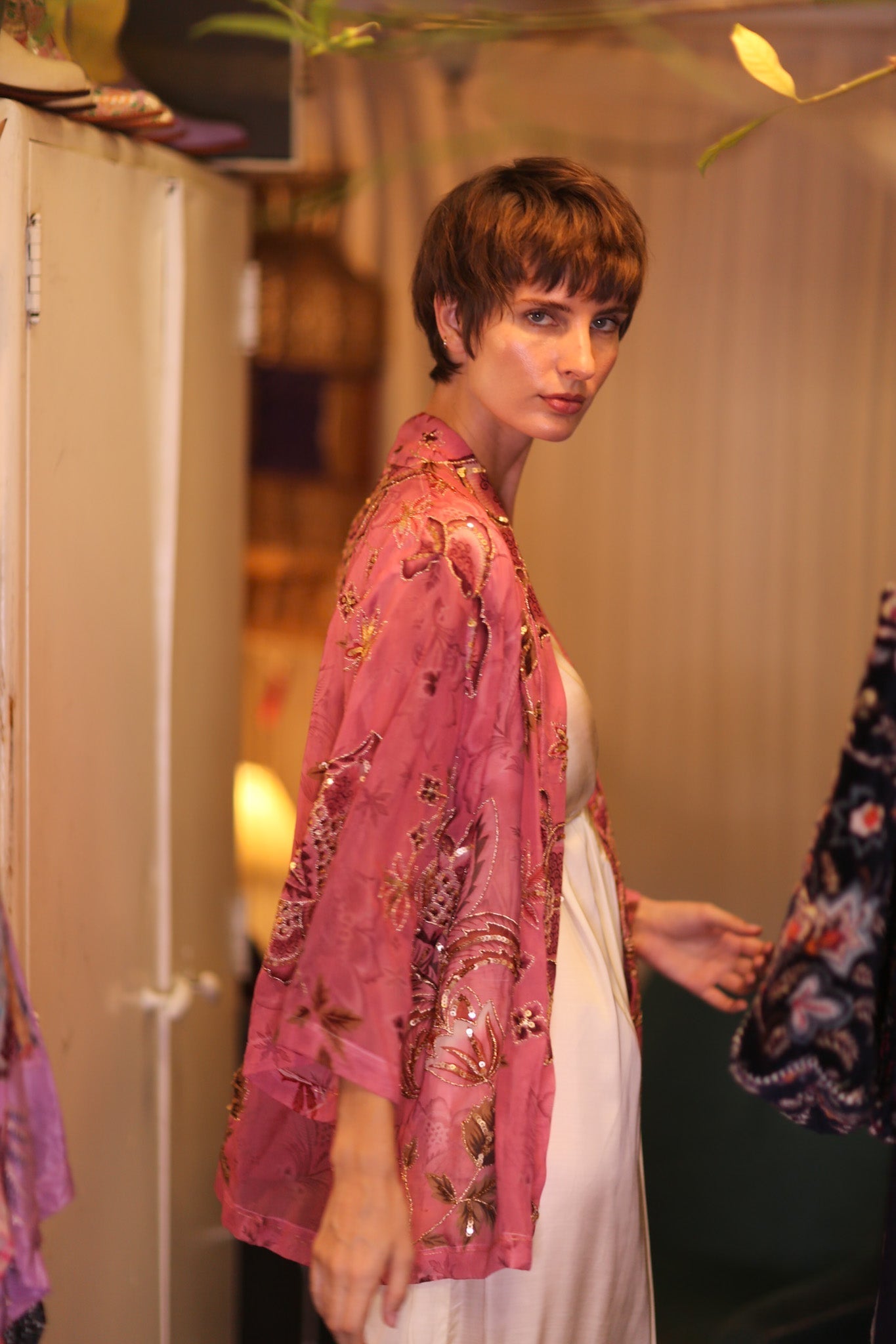 EMBROIDERED PINK SILK SHORT KIMONO PINTRA - MOMO STUDIO BERLIN - Berlin Concept Store - sustainable & ethical fashion