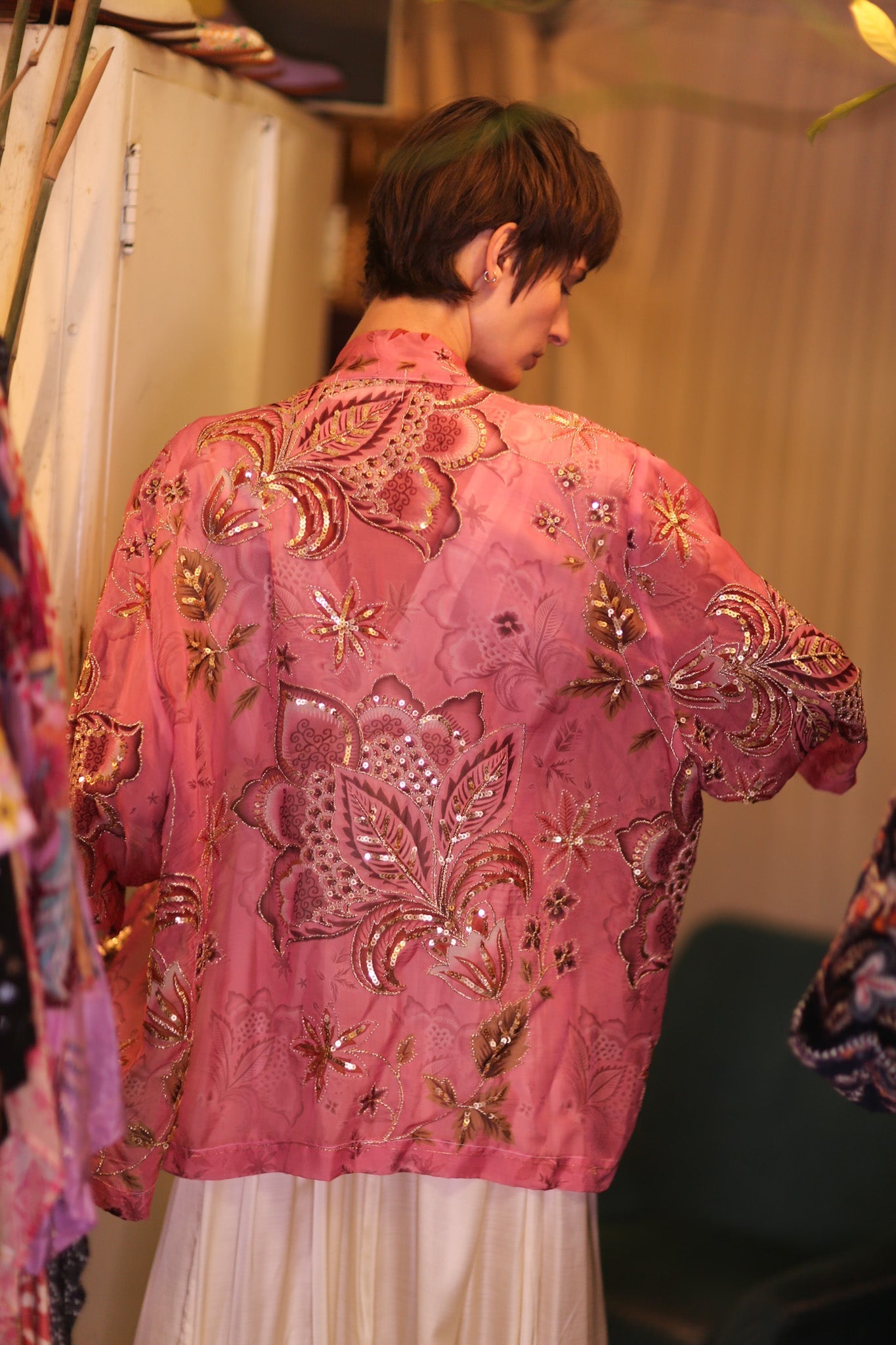 EMBROIDERED PINK SILK SHORT KIMONO PINTRA - MOMO STUDIO BERLIN - Berlin Concept Store - sustainable & ethical fashion
