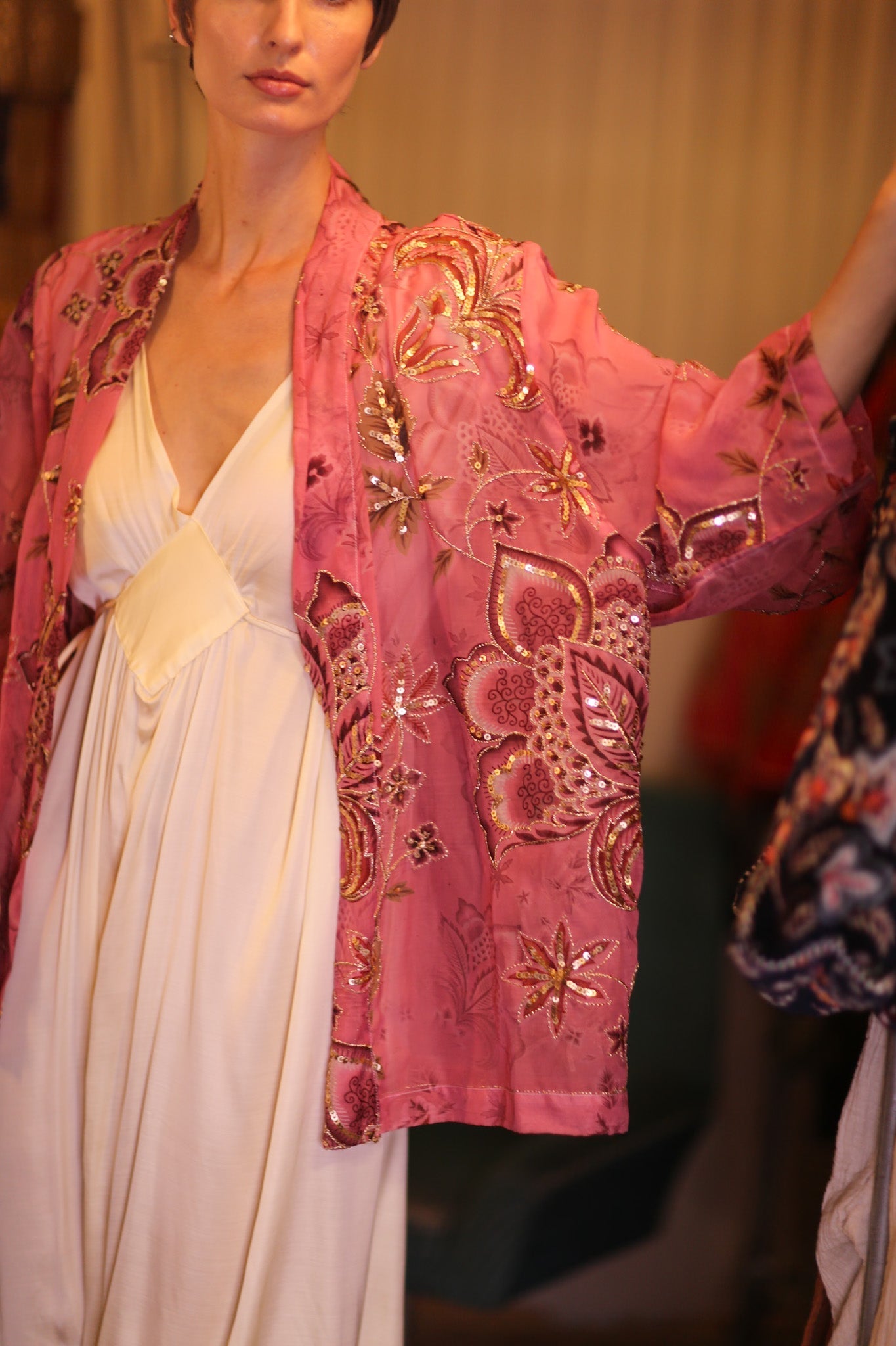 EMBROIDERED PINK SILK SHORT KIMONO PINTRA - MOMO STUDIO BERLIN - Berlin Concept Store - sustainable & ethical fashion