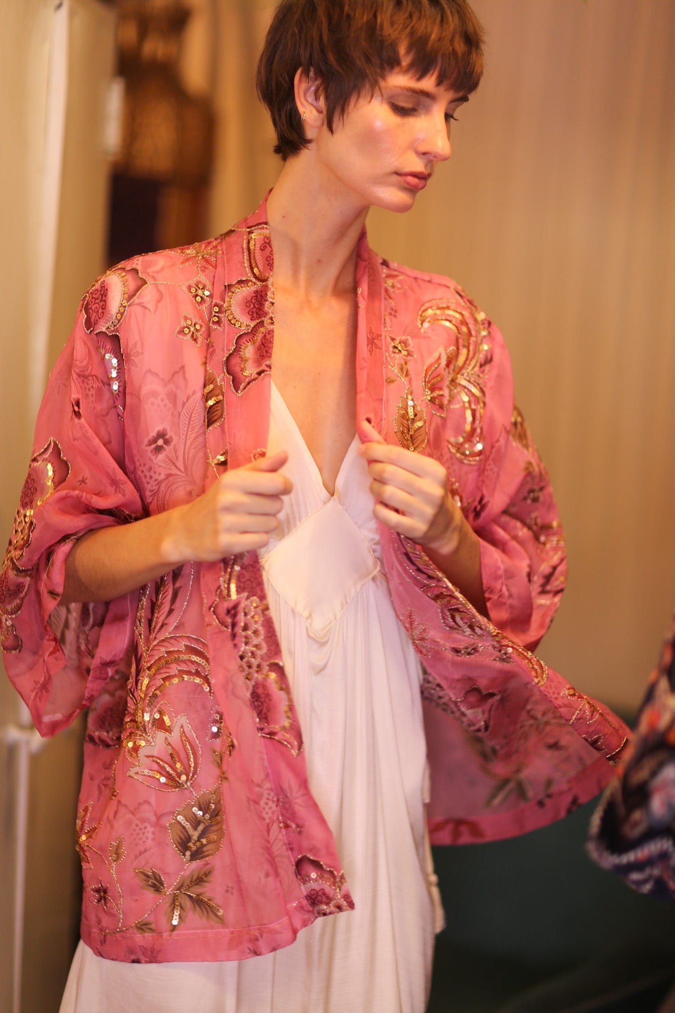 EMBROIDERED PINK SILK SHORT KIMONO PINTRA - MOMO STUDIO BERLIN - Berlin Concept Store - sustainable & ethical fashion