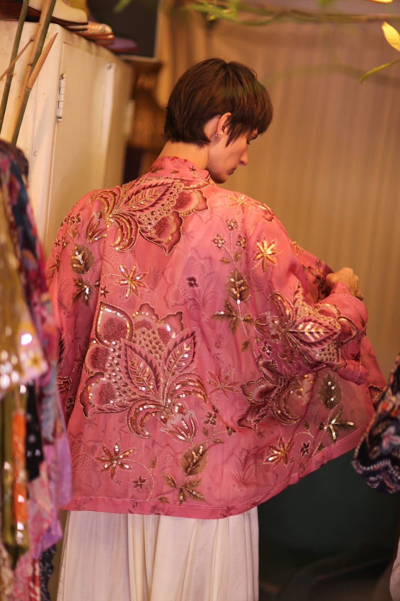 EMBROIDERED PINK SILK SHORT KIMONO PINTRA - MOMO STUDIO BERLIN - Berlin Concept Store - sustainable & ethical fashion