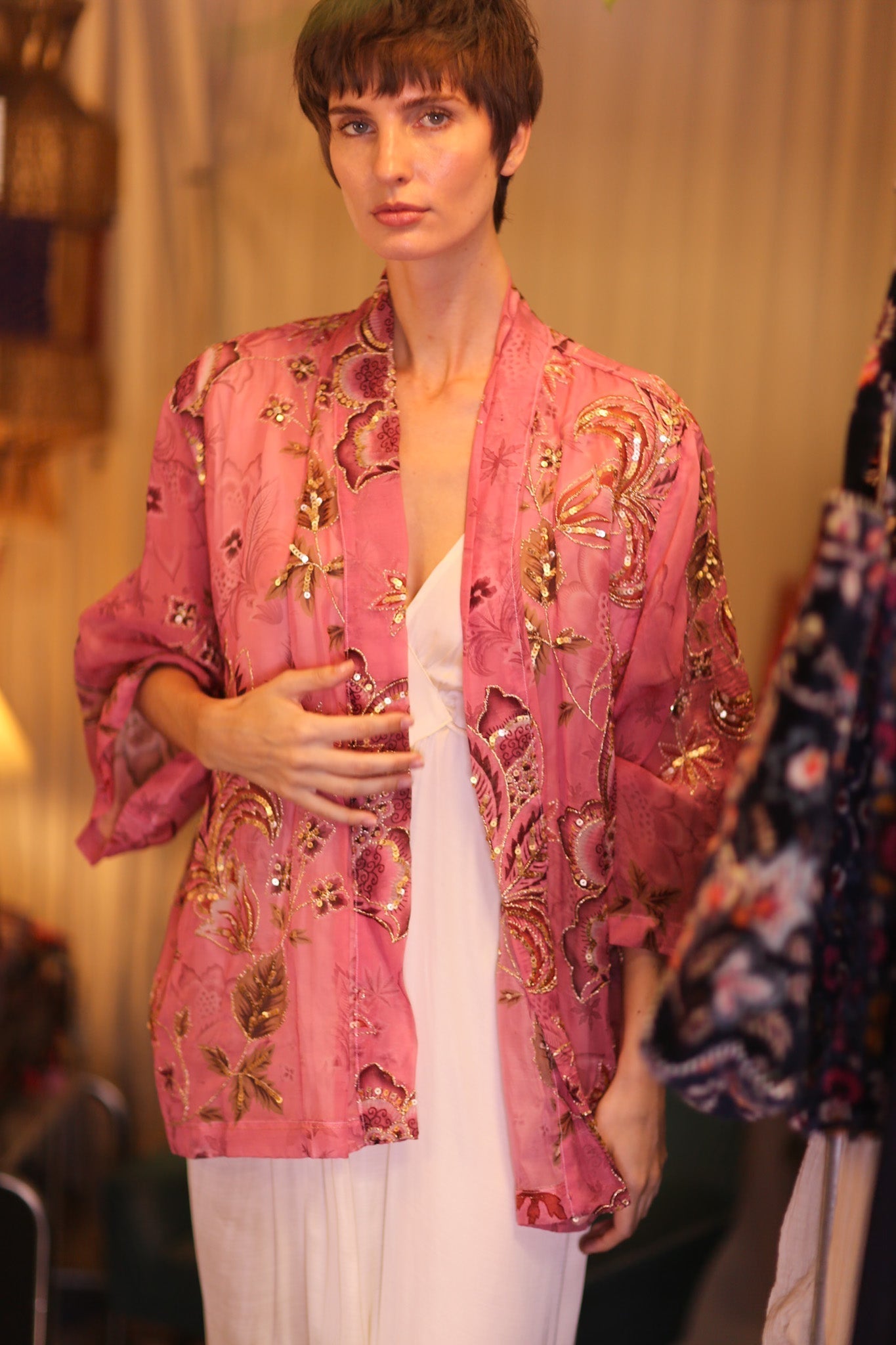 EMBROIDERED PINK SILK SHORT KIMONO PINTRA - MOMO STUDIO BERLIN - Berlin Concept Store - sustainable & ethical fashion