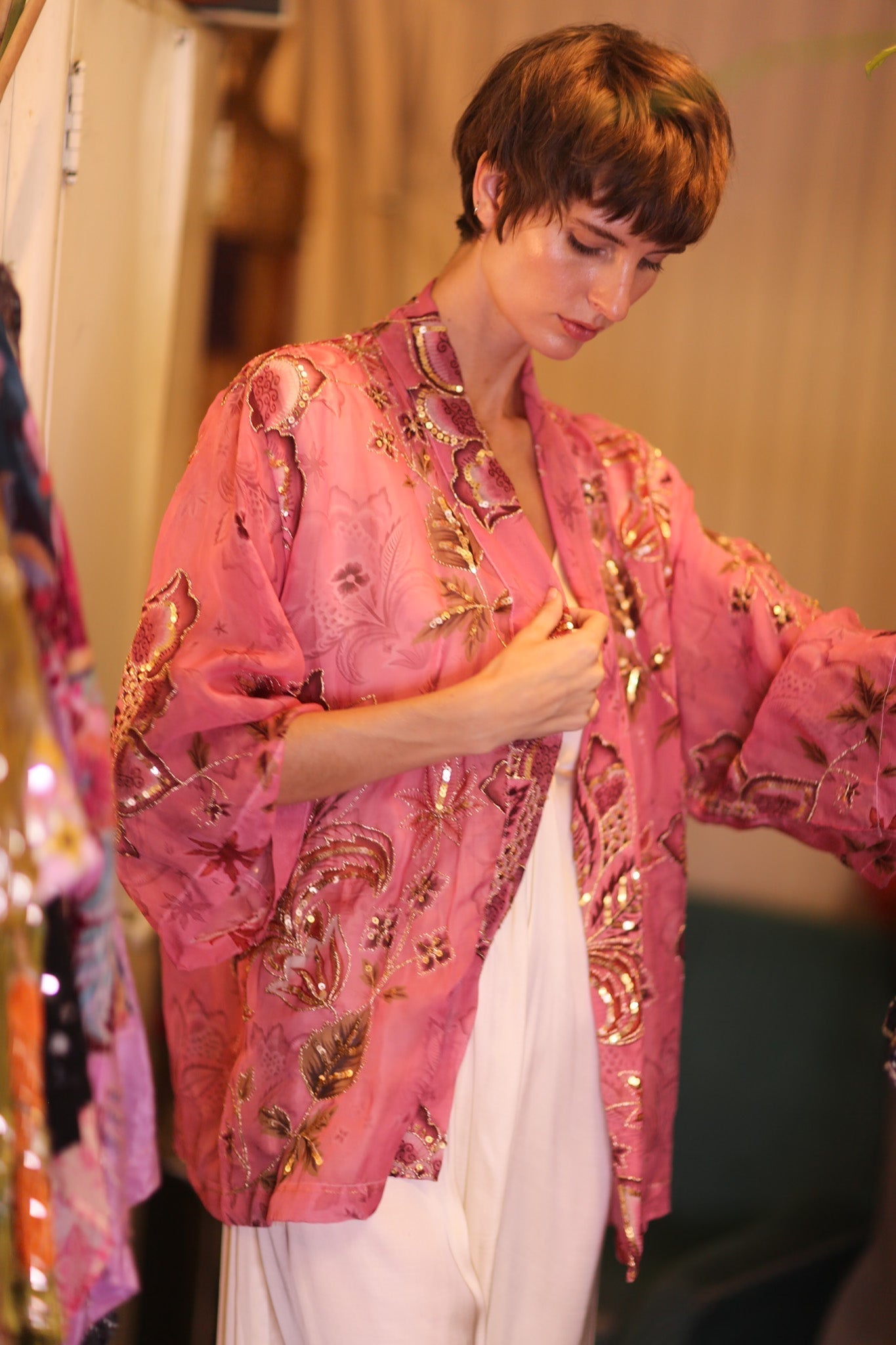 EMBROIDERED PINK SILK SHORT KIMONO PINTRA - MOMO STUDIO BERLIN - Berlin Concept Store - sustainable & ethical fashion