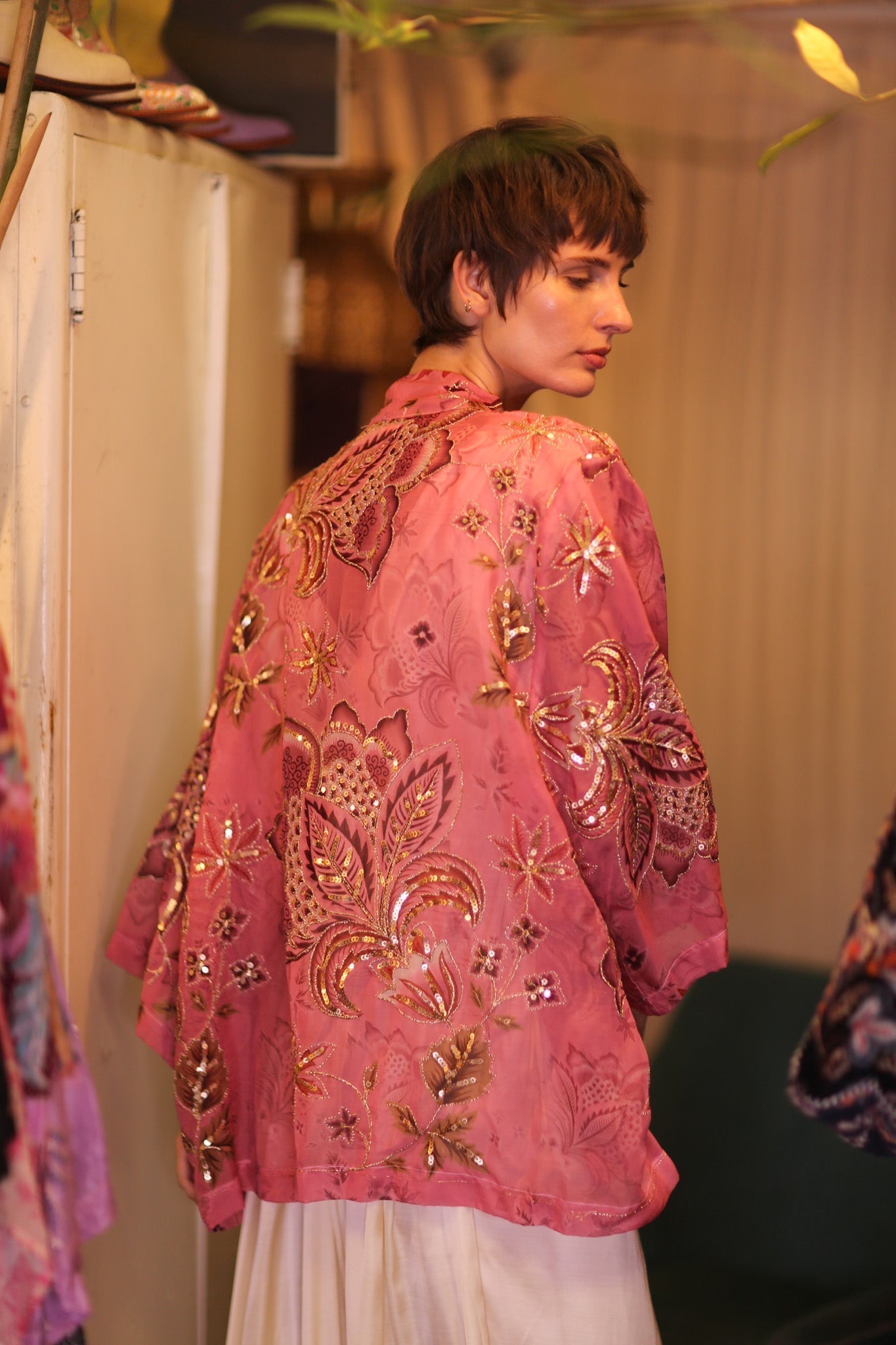EMBROIDERED PINK SILK SHORT KIMONO PINTRA - MOMO STUDIO BERLIN - Berlin Concept Store - sustainable & ethical fashion