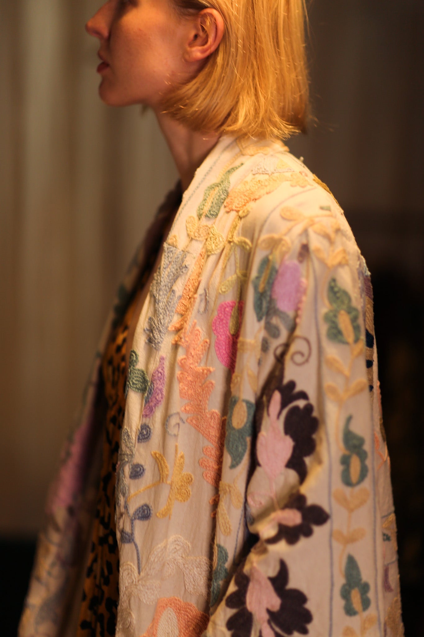 EMBROIDERED SHORT KIMONO MONTY SUZANI PASTEL - MOMO STUDIO BERLIN - Berlin Concept Store - sustainable & ethical fashion