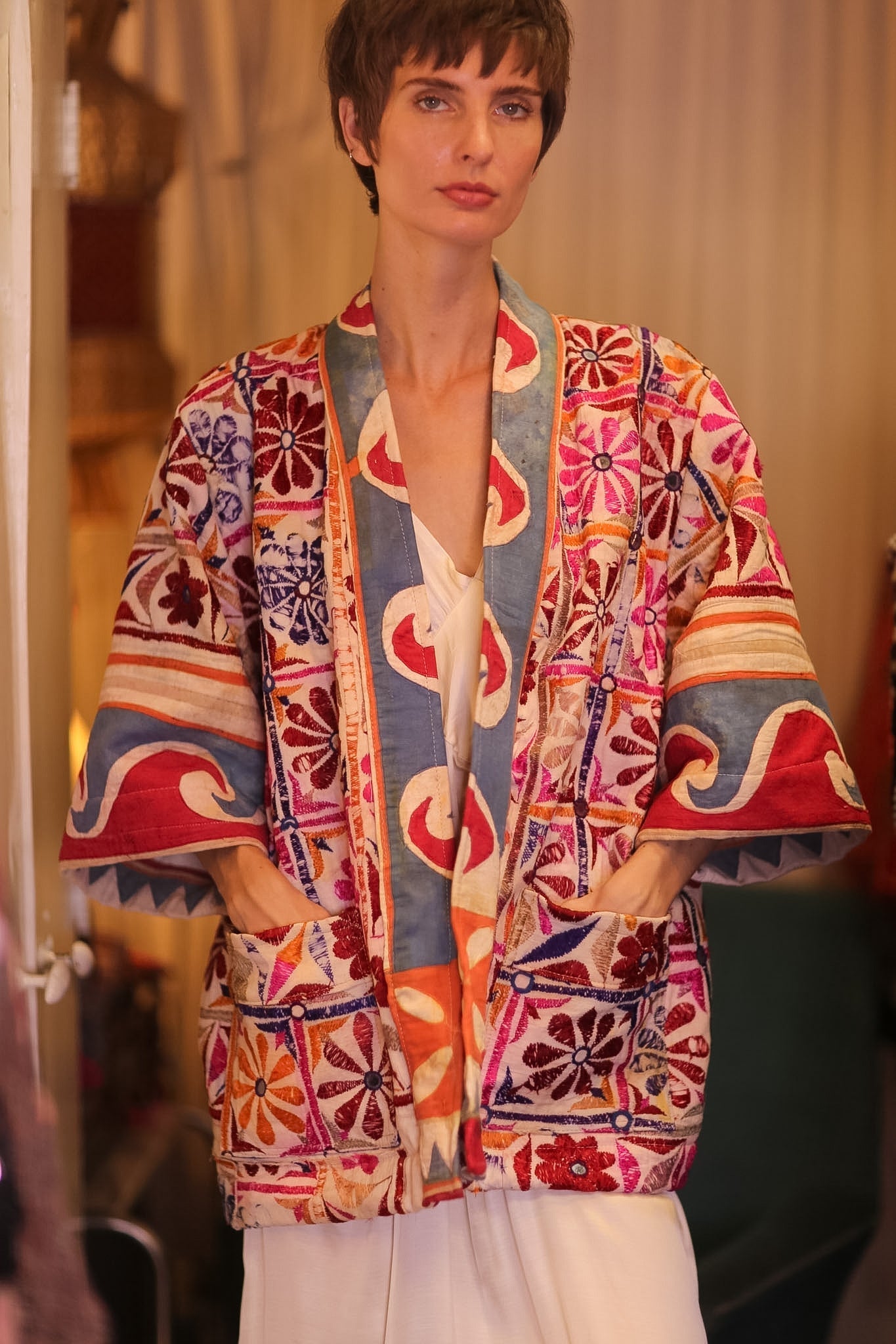 EMBROIDERED SHORT KIMONO NEON - MOMO STUDIO BERLIN - Berlin Concept Store - sustainable & ethical fashion