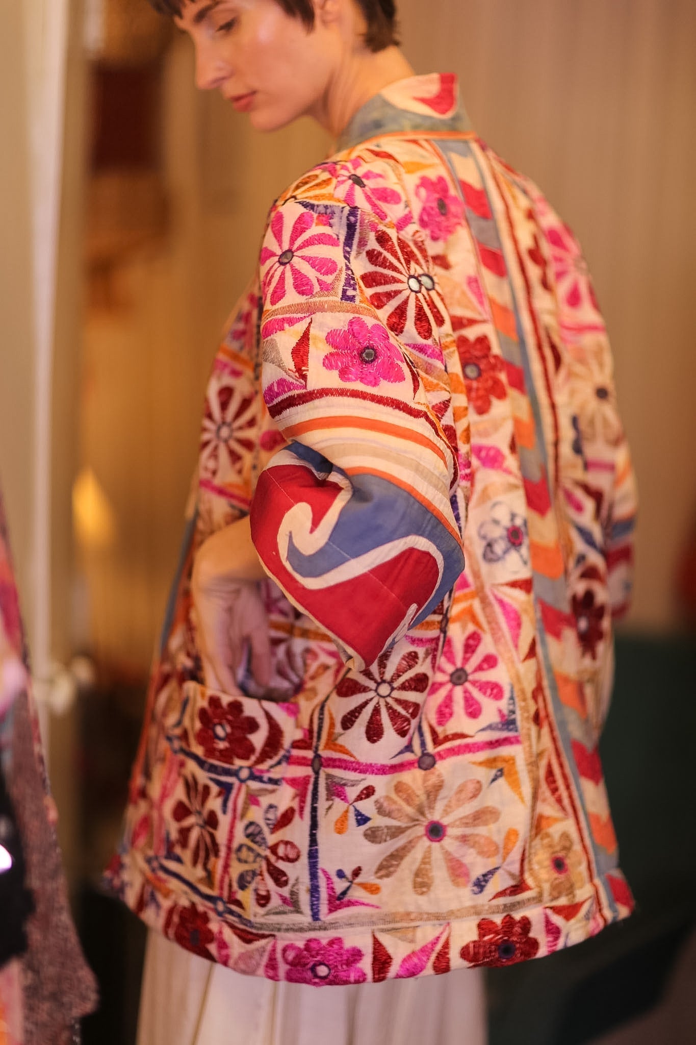 EMBROIDERED SHORT KIMONO NEON - MOMO STUDIO BERLIN - Berlin Concept Store - sustainable & ethical fashion