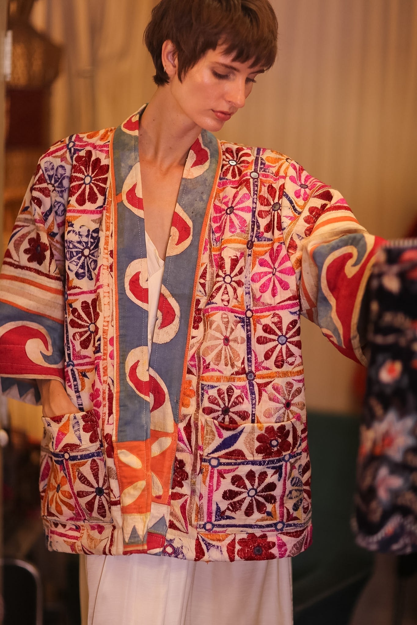 EMBROIDERED SHORT KIMONO NEON - MOMO STUDIO BERLIN - Berlin Concept Store - sustainable & ethical fashion