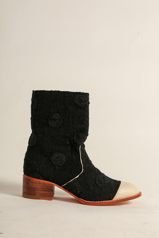 EMBROIDERED SILK CREAM CAP BOOTS LARA - MOMO STUDIO BERLIN - Berlin Concept Store - sustainable & ethical fashion