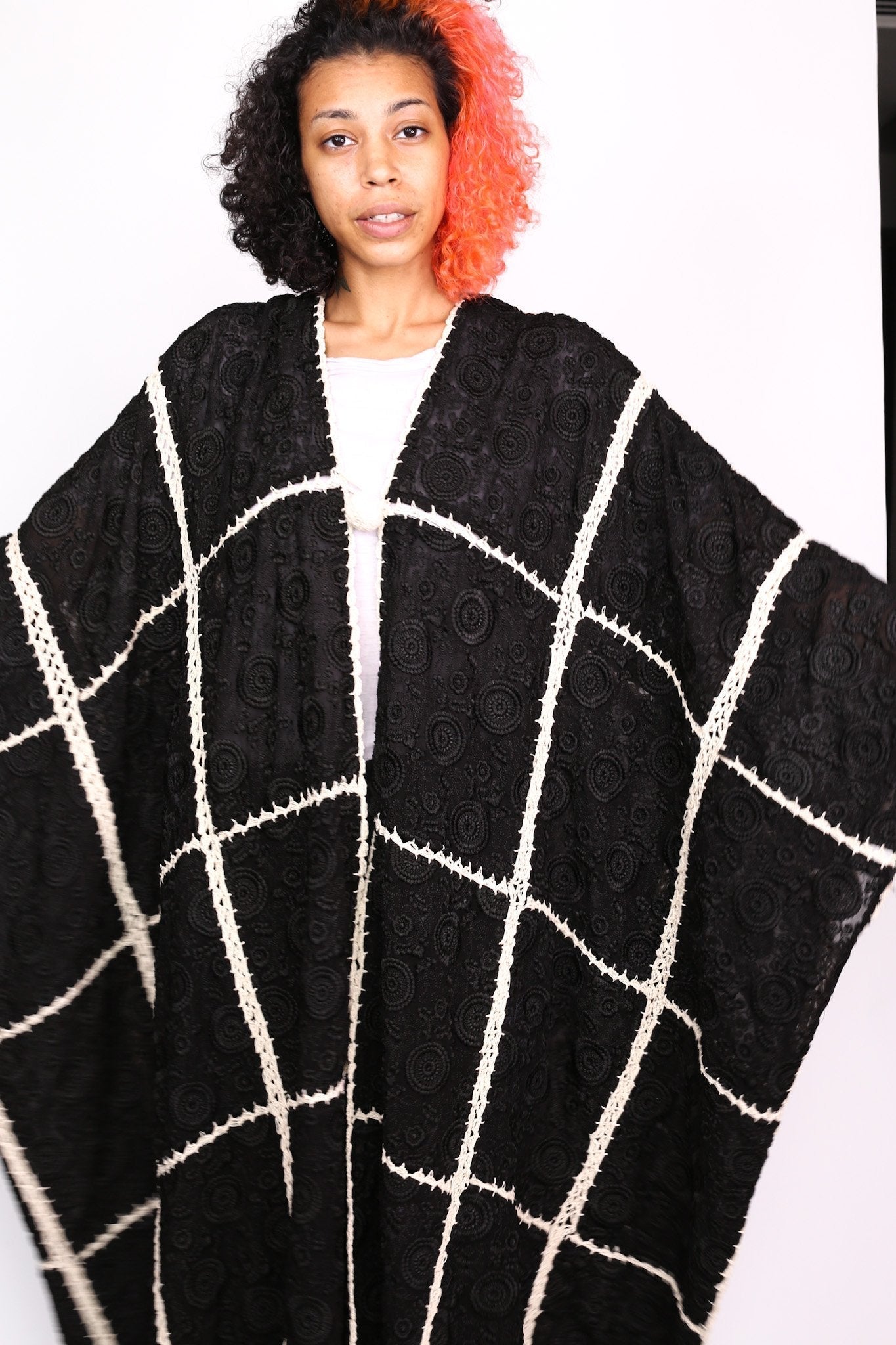 EMBROIDERED SILK CROCHET STATEMENT KIMONO SAENG - MOMO STUDIO BERLIN - Berlin Concept Store - sustainable & ethical fashion