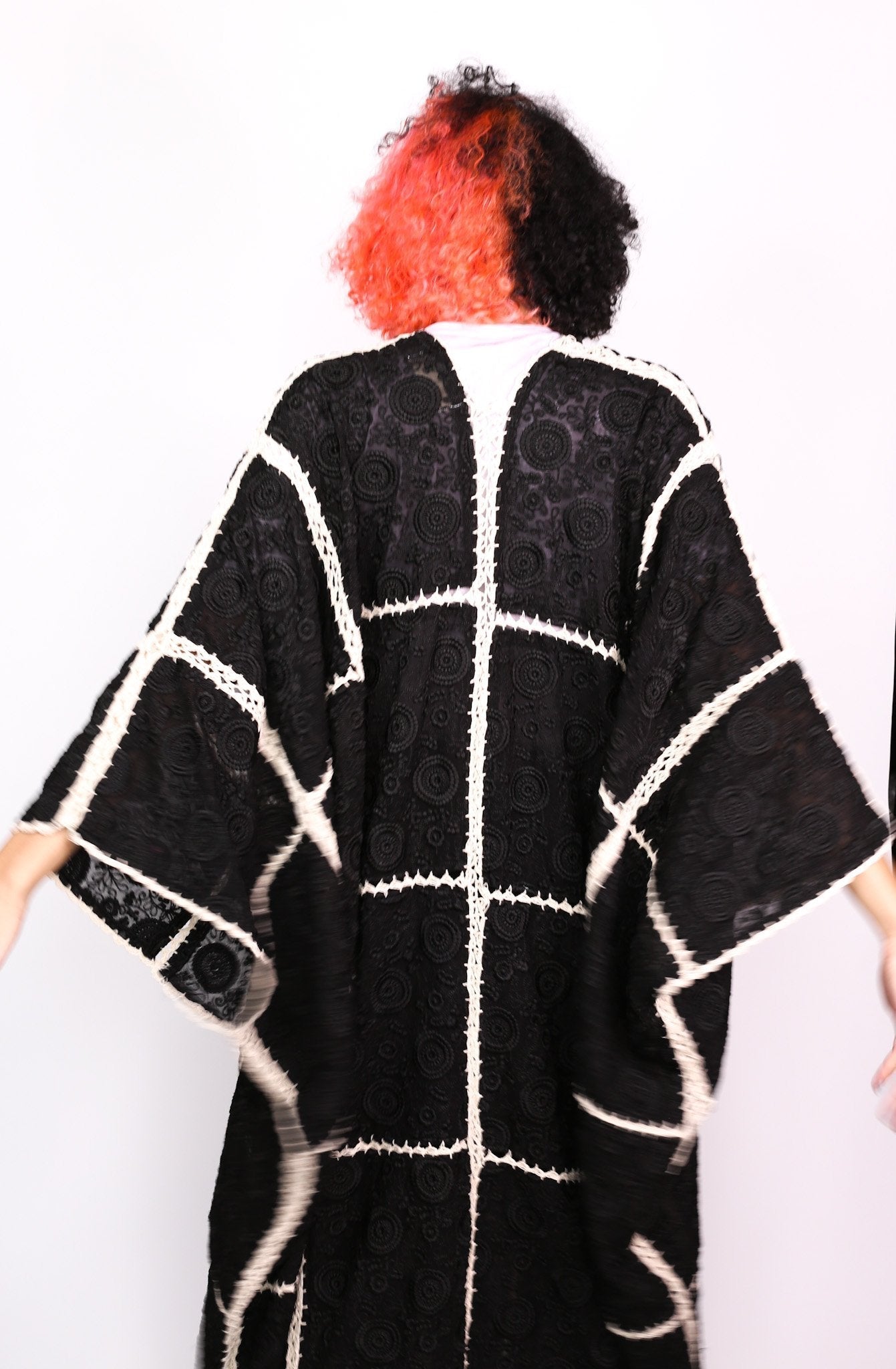 EMBROIDERED SILK CROCHET STATEMENT KIMONO SAENG - MOMO STUDIO BERLIN - Berlin Concept Store - sustainable & ethical fashion