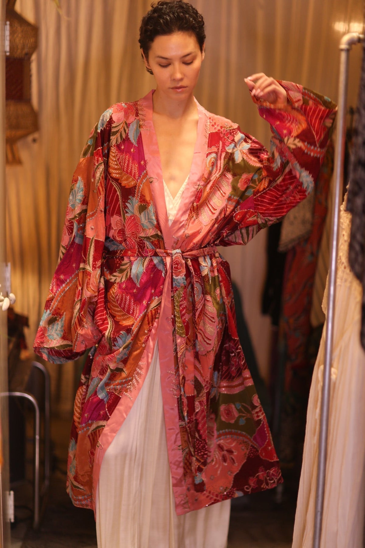EMBROIDERED SILK KIMONO WITH BELT BAGAN - MOMO STUDIO BERLIN - Berlin Concept Store - sustainable & ethical fashion