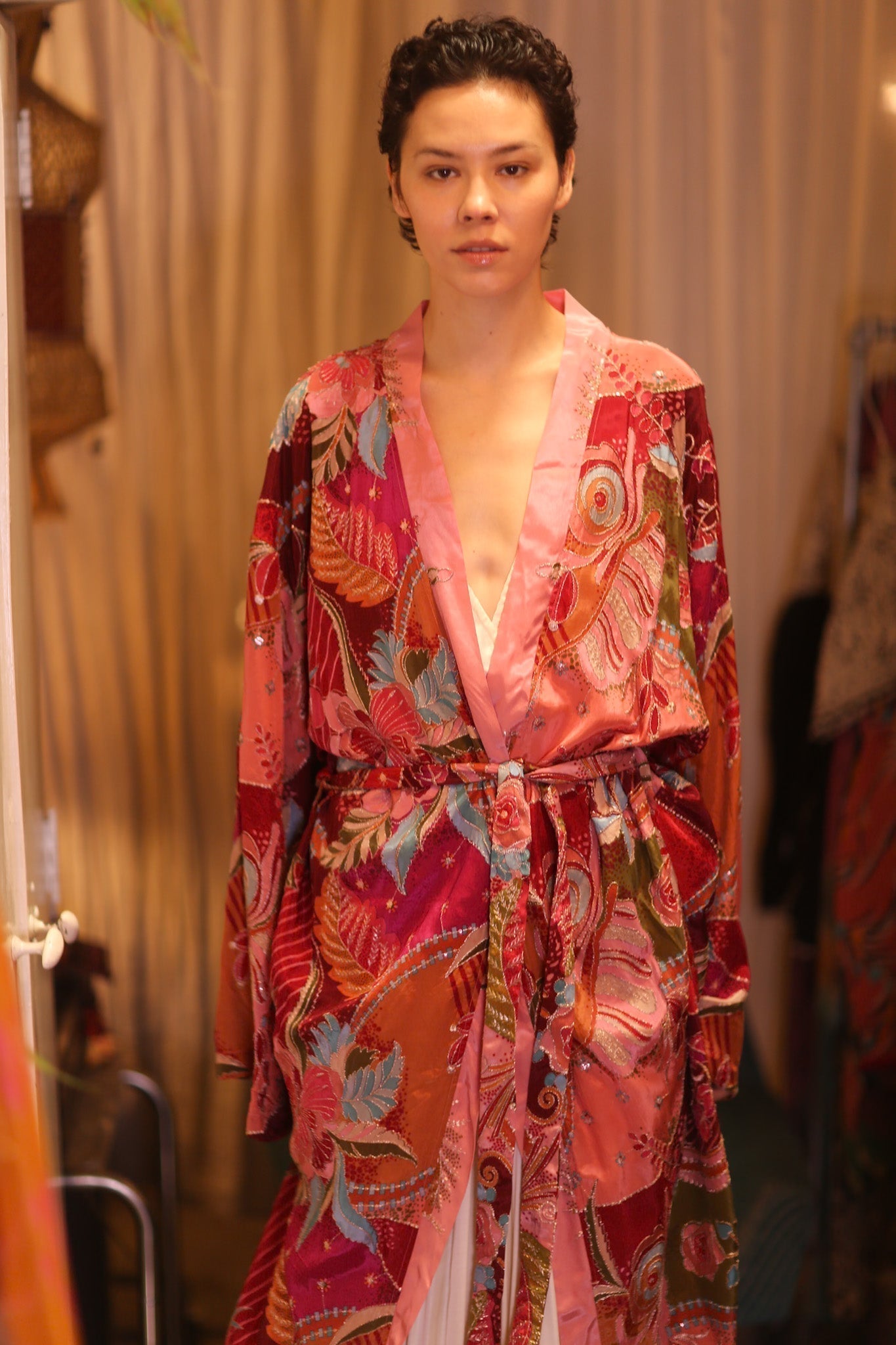 EMBROIDERED SILK KIMONO WITH BELT BAGAN - MOMO STUDIO BERLIN - Berlin Concept Store - sustainable & ethical fashion