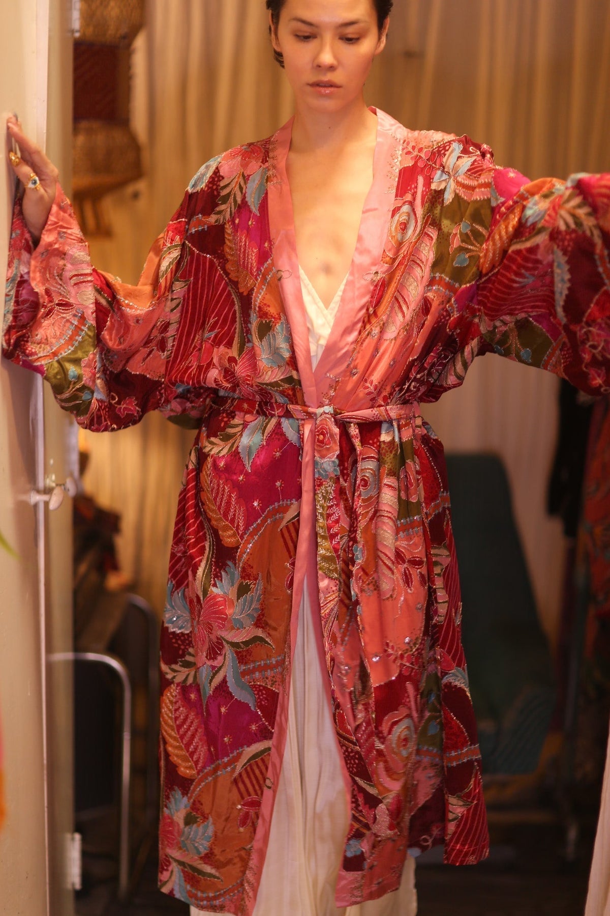 EMBROIDERED SILK KIMONO WITH BELT BAGAN - MOMO STUDIO BERLIN - Berlin Concept Store - sustainable & ethical fashion