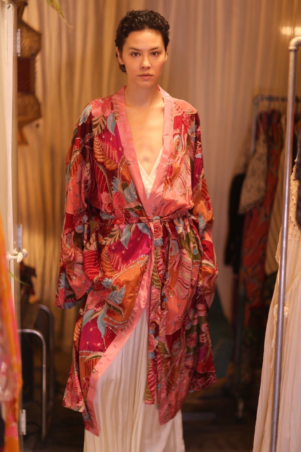 EMBROIDERED SILK KIMONO WITH BELT BAGAN - MOMO STUDIO BERLIN - Berlin Concept Store - sustainable & ethical fashion