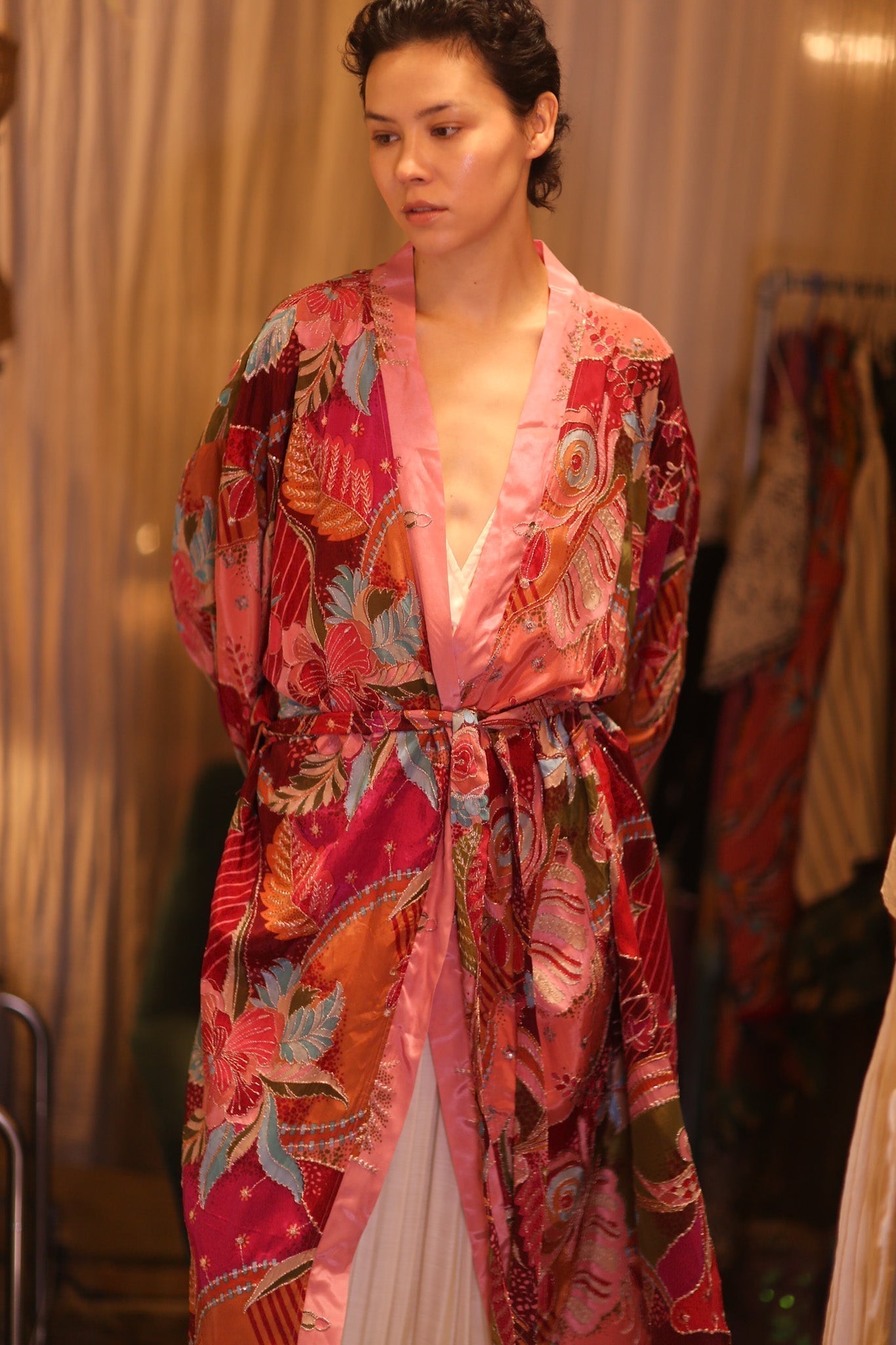 EMBROIDERED SILK KIMONO WITH BELT BAGAN - MOMO STUDIO BERLIN - Berlin Concept Store - sustainable & ethical fashion