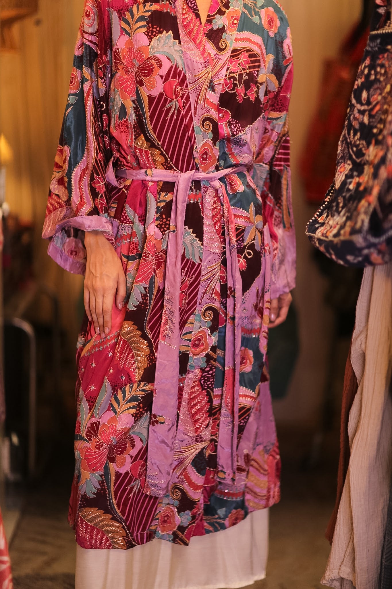 EMBROIDERED SILK LONG KIMONO FLORAL - MOMO STUDIO BERLIN - Berlin Concept Store - sustainable & ethical fashion