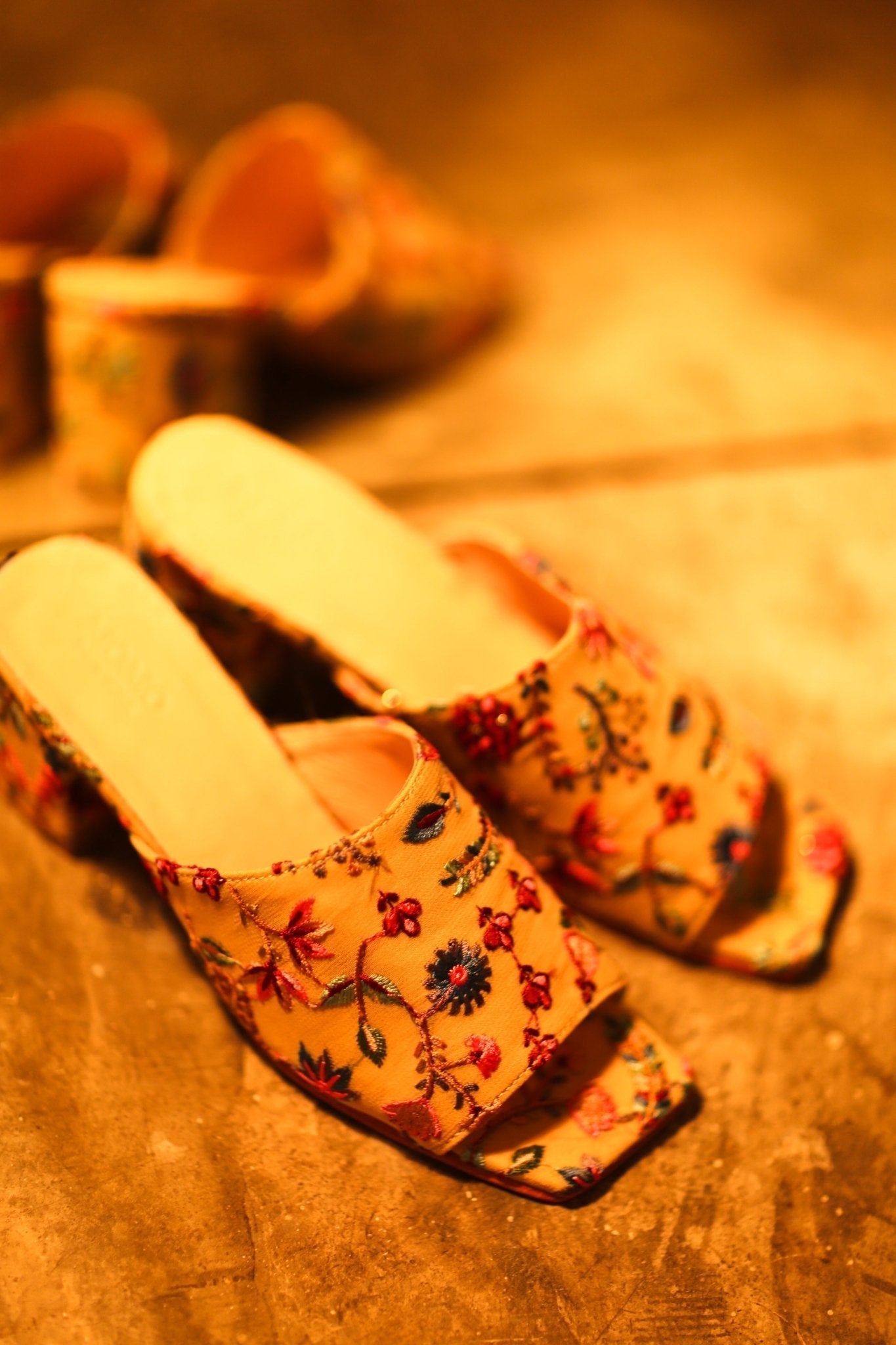 EMBROIDERED SILK MULES THANA - MOMO STUDIO BERLIN - Berlin Concept Store - sustainable & ethical fashion