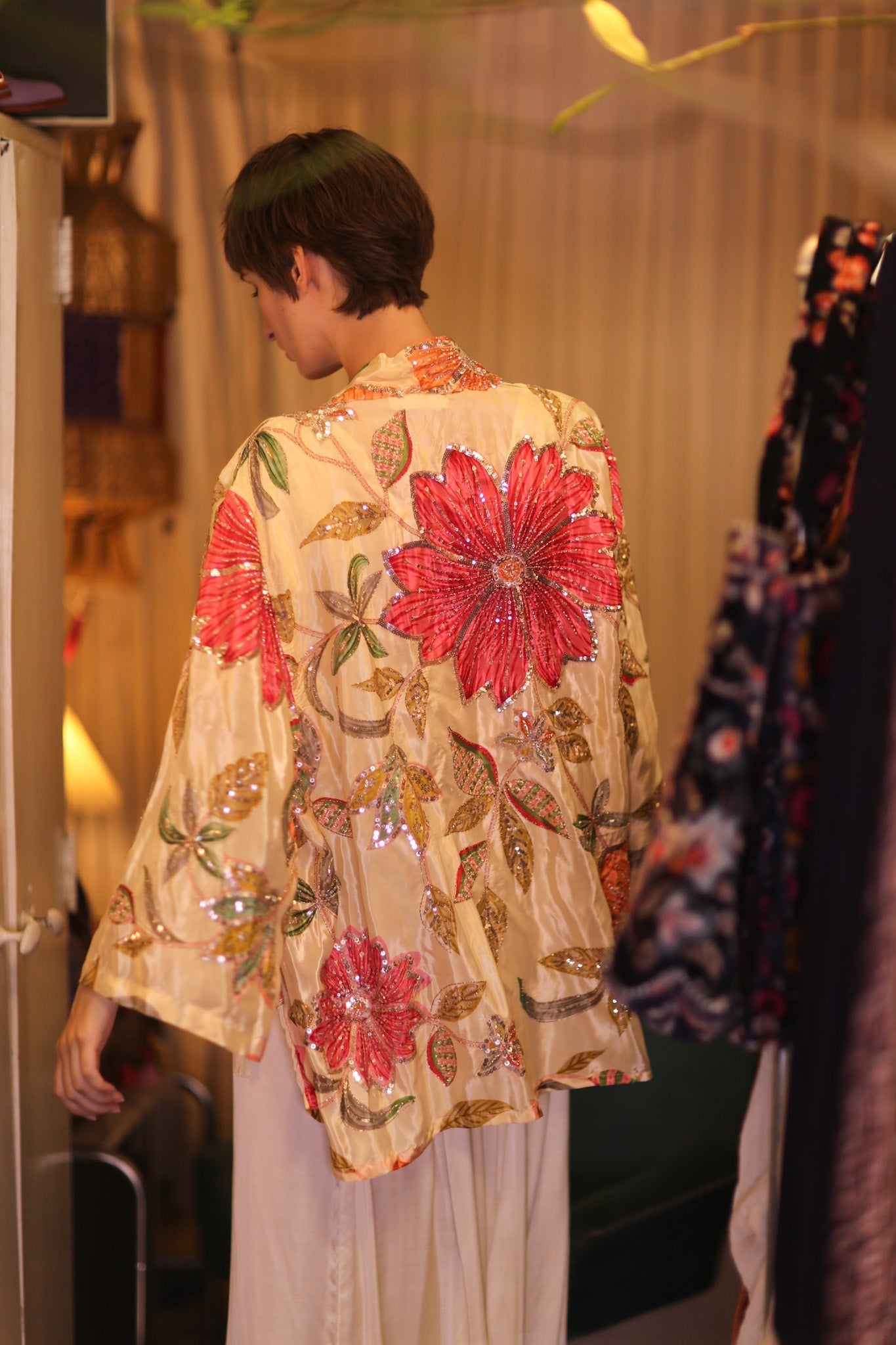 EMBROIDERED SILK SHORT KIMONO CORALINE - MOMO STUDIO BERLIN - Berlin Concept Store - sustainable & ethical fashion