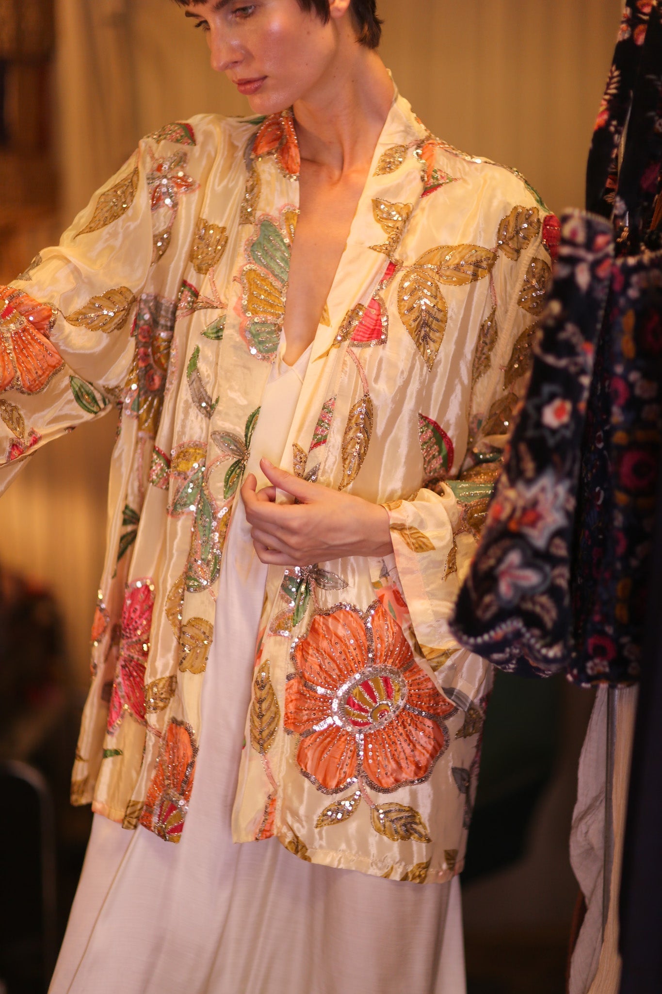 EMBROIDERED SILK SHORT KIMONO CORALINE - MOMO STUDIO BERLIN - Berlin Concept Store - sustainable & ethical fashion