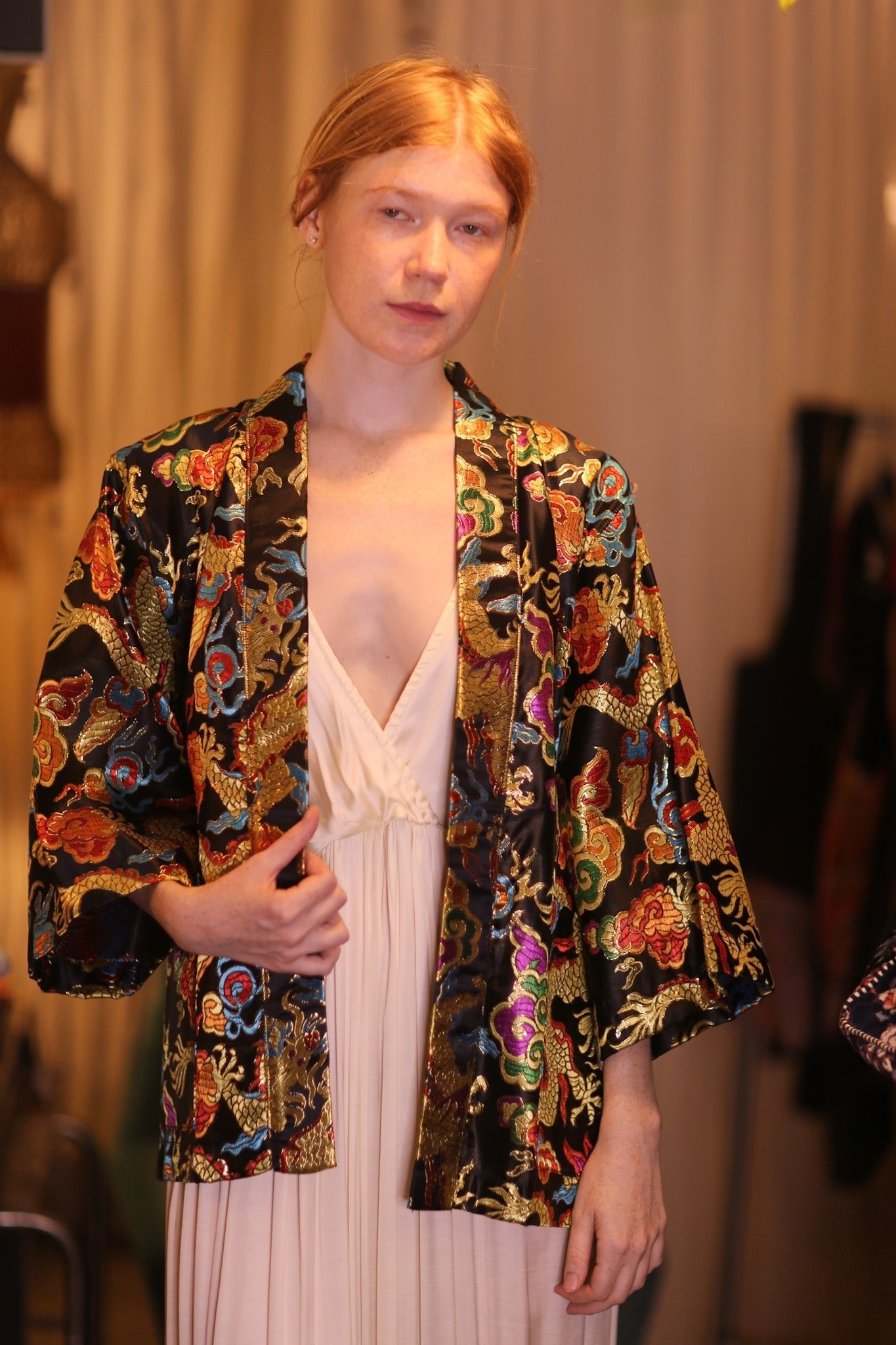 EMBROIDERED SILK SHORT KIMONO JĪNLÓNG - MOMO STUDIO BERLIN - Berlin Concept Store - sustainable & ethical fashion