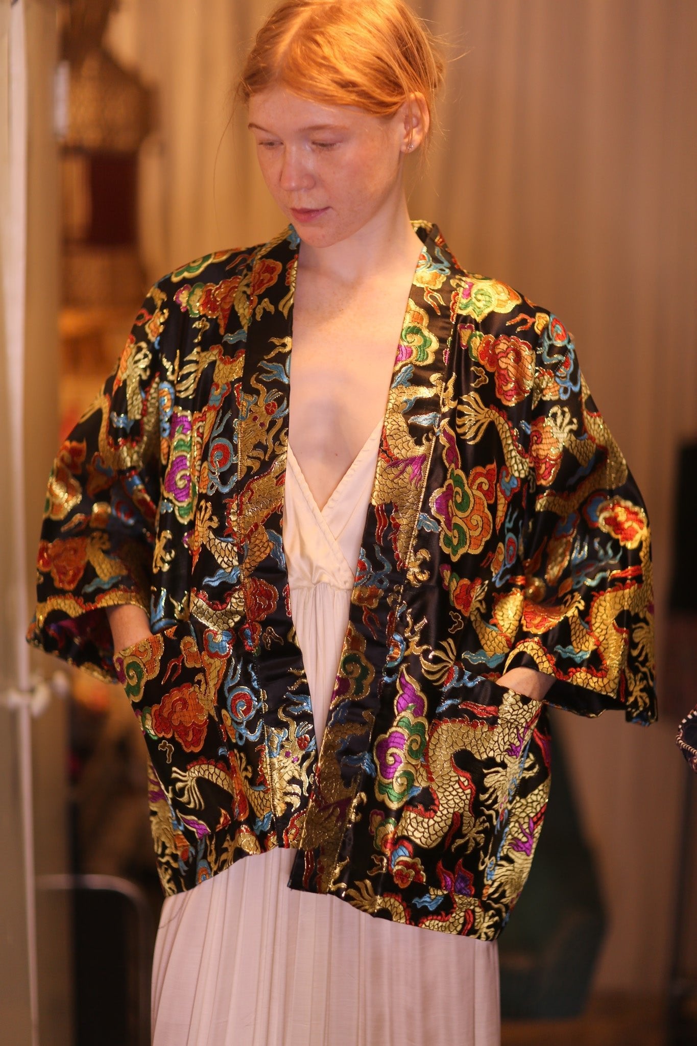 EMBROIDERED SILK SHORT KIMONO JĪNLÓNG - MOMO STUDIO BERLIN - Berlin Concept Store - sustainable & ethical fashion