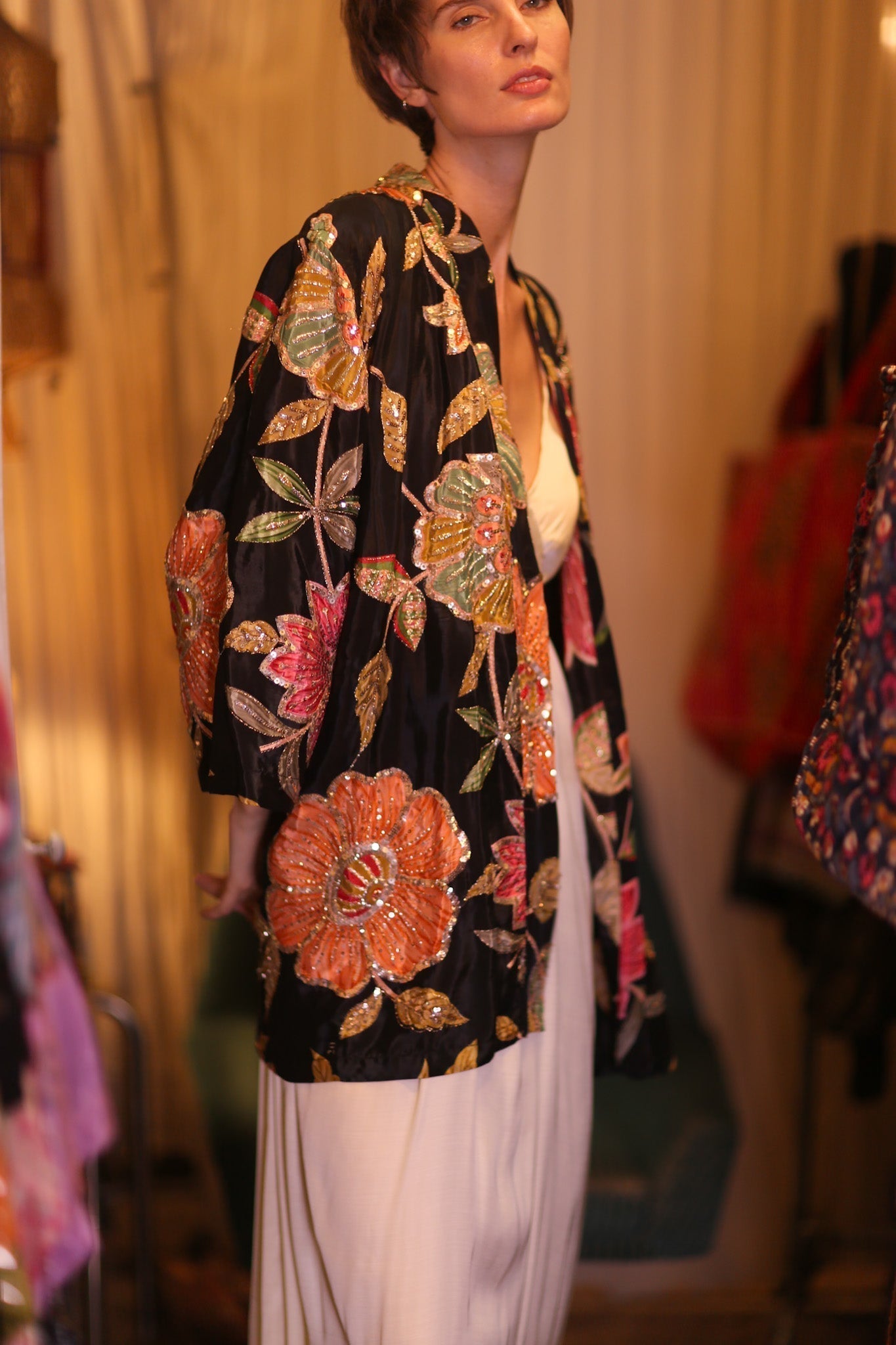 EMBROIDERED SILK SHORT KIMONO THONEPANHLA - MOMO STUDIO BERLIN - Berlin Concept Store - sustainable & ethical fashion