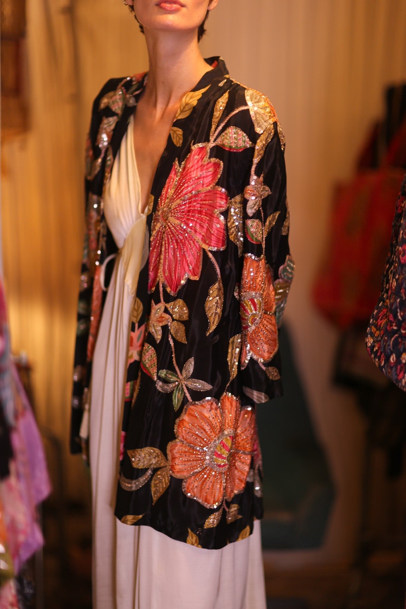 EMBROIDERED SILK SHORT KIMONO THONEPANHLA - MOMO STUDIO BERLIN - Berlin Concept Store - sustainable & ethical fashion