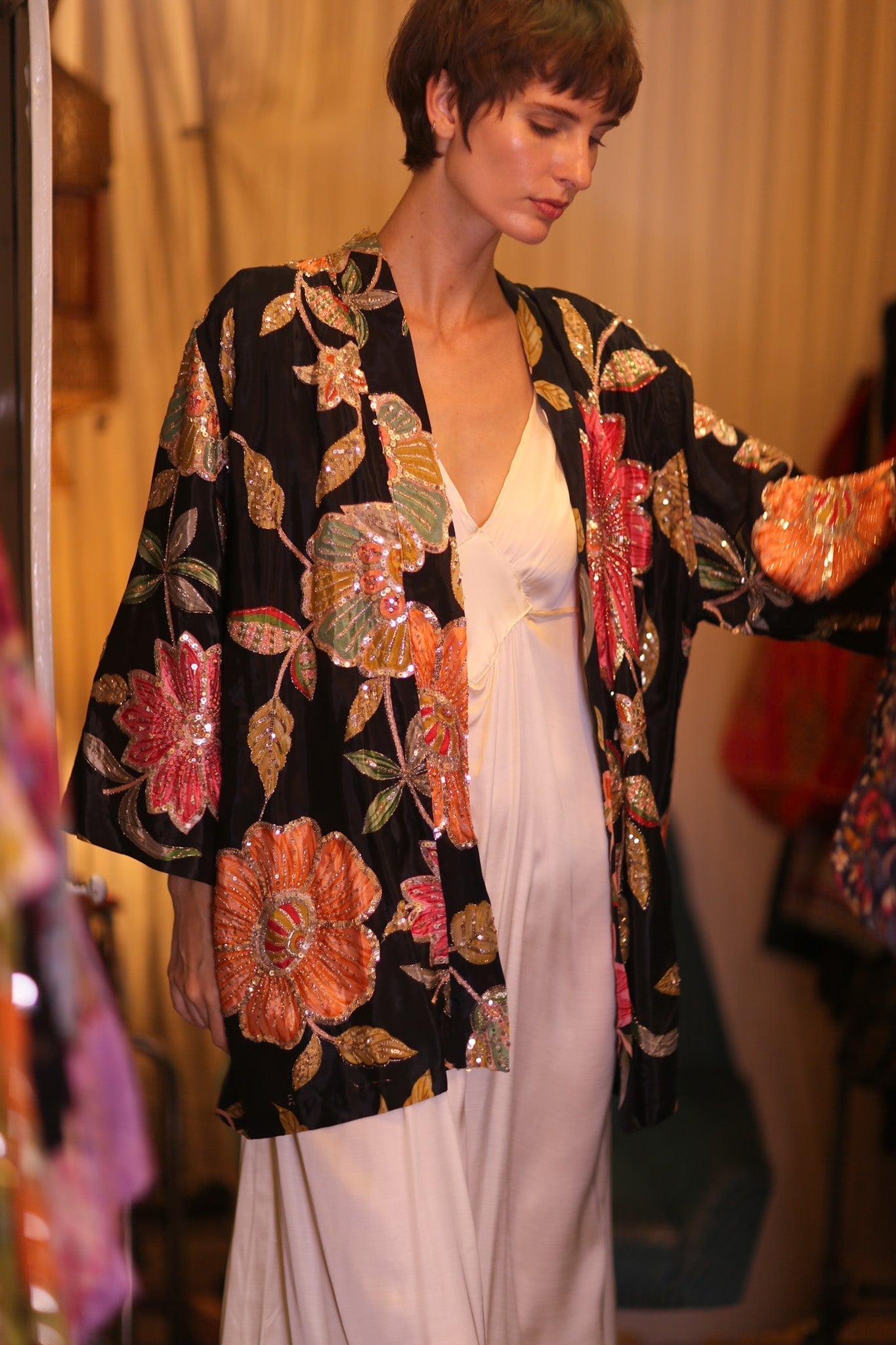 EMBROIDERED SILK SHORT KIMONO THONEPANHLA - MOMO STUDIO BERLIN - Berlin Concept Store - sustainable & ethical fashion
