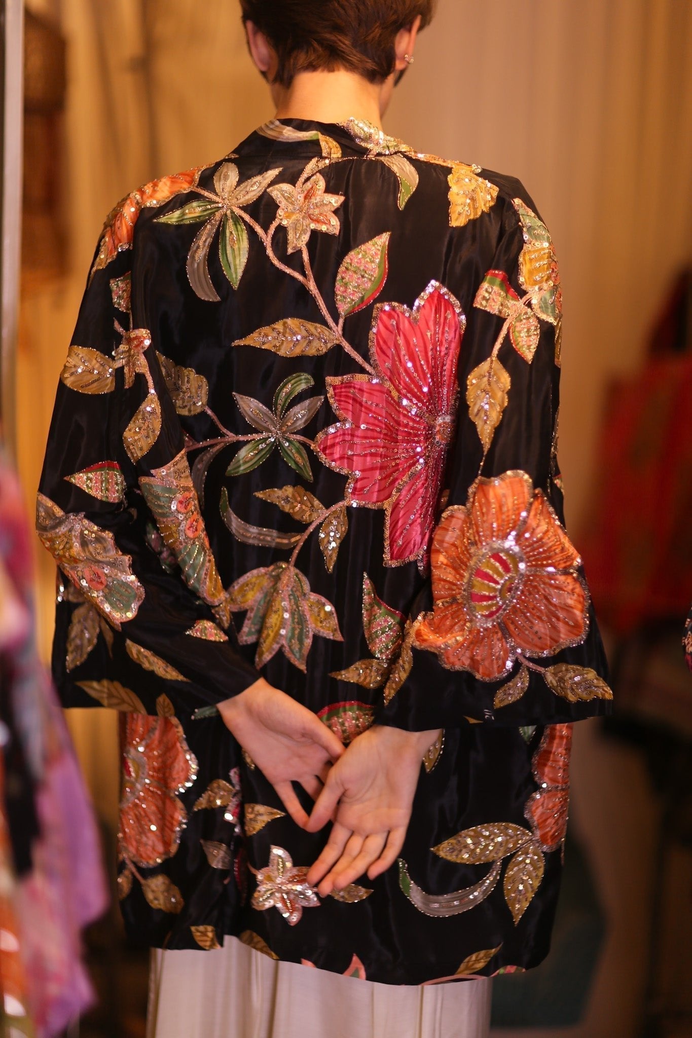 EMBROIDERED SILK SHORT KIMONO THONEPANHLA - MOMO STUDIO BERLIN - Berlin Concept Store - sustainable & ethical fashion