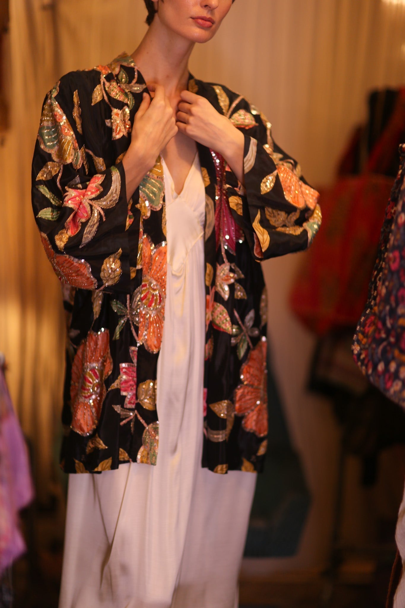 EMBROIDERED SILK SHORT KIMONO THONEPANHLA - MOMO STUDIO BERLIN - Berlin Concept Store - sustainable & ethical fashion