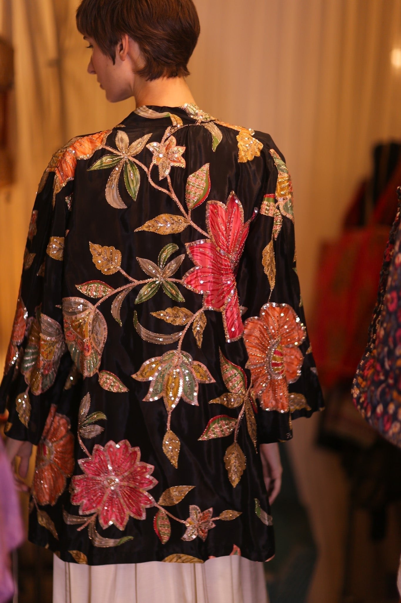 EMBROIDERED SILK SHORT KIMONO THONEPANHLA - MOMO STUDIO BERLIN - Berlin Concept Store - sustainable & ethical fashion