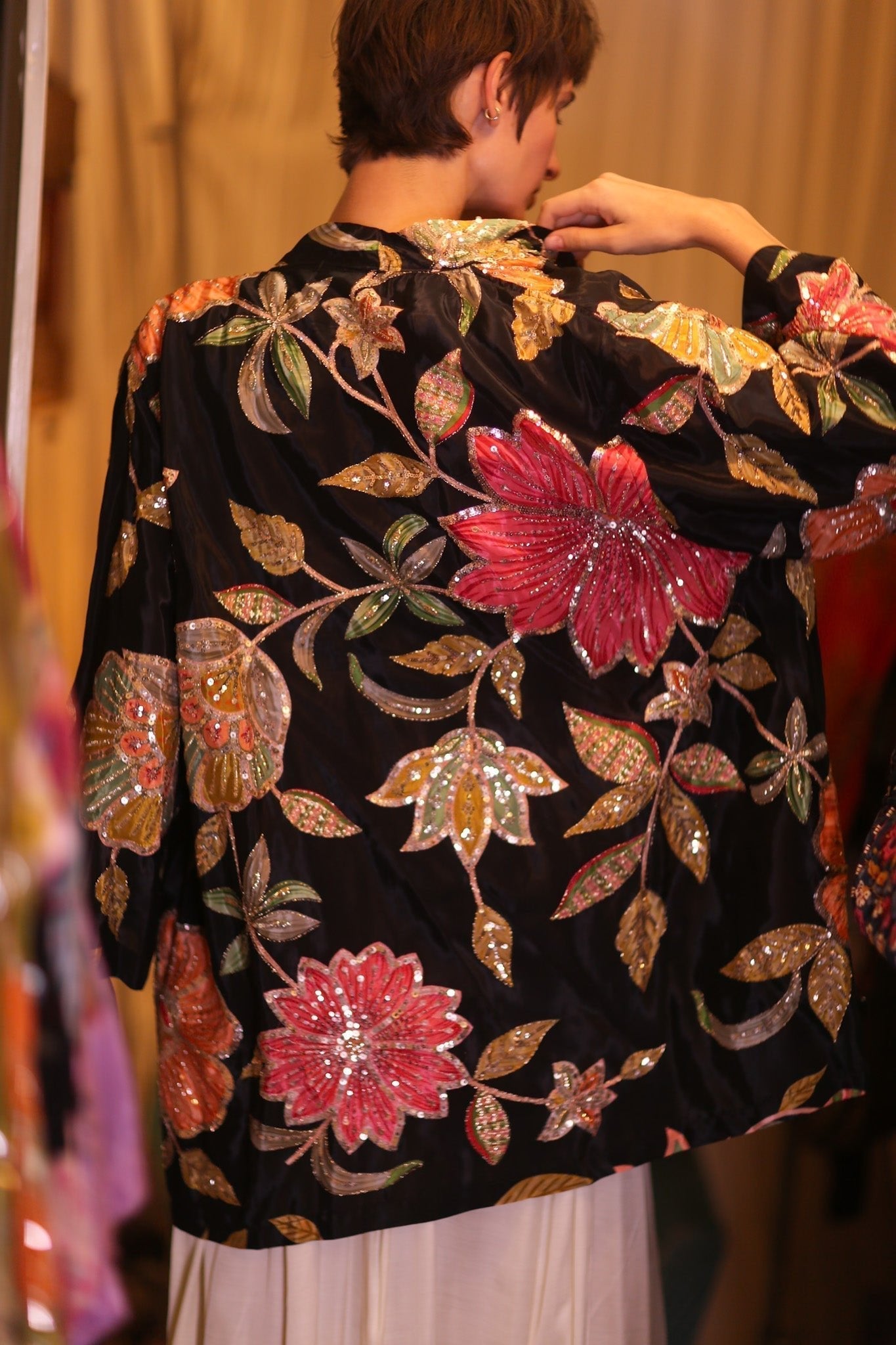 EMBROIDERED SILK SHORT KIMONO THONEPANHLA - MOMO STUDIO BERLIN - Berlin Concept Store - sustainable & ethical fashion