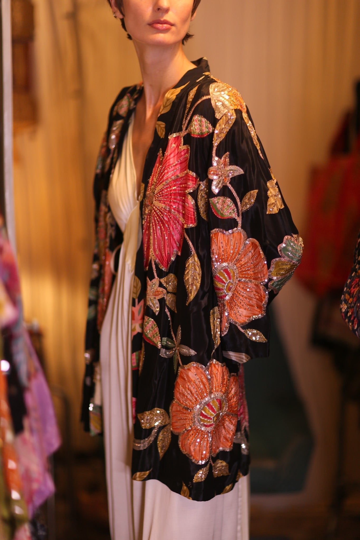 EMBROIDERED SILK SHORT KIMONO THONEPANHLA - MOMO STUDIO BERLIN - Berlin Concept Store - sustainable & ethical fashion
