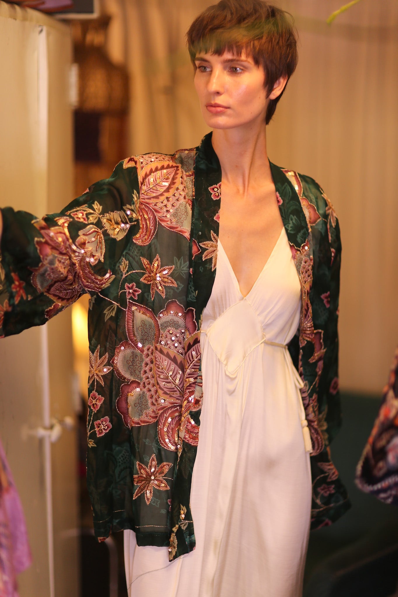 EMBROIDERED SILK SHORT KIMONO VERDELLE - MOMO STUDIO BERLIN - Berlin Concept Store - sustainable & ethical fashion