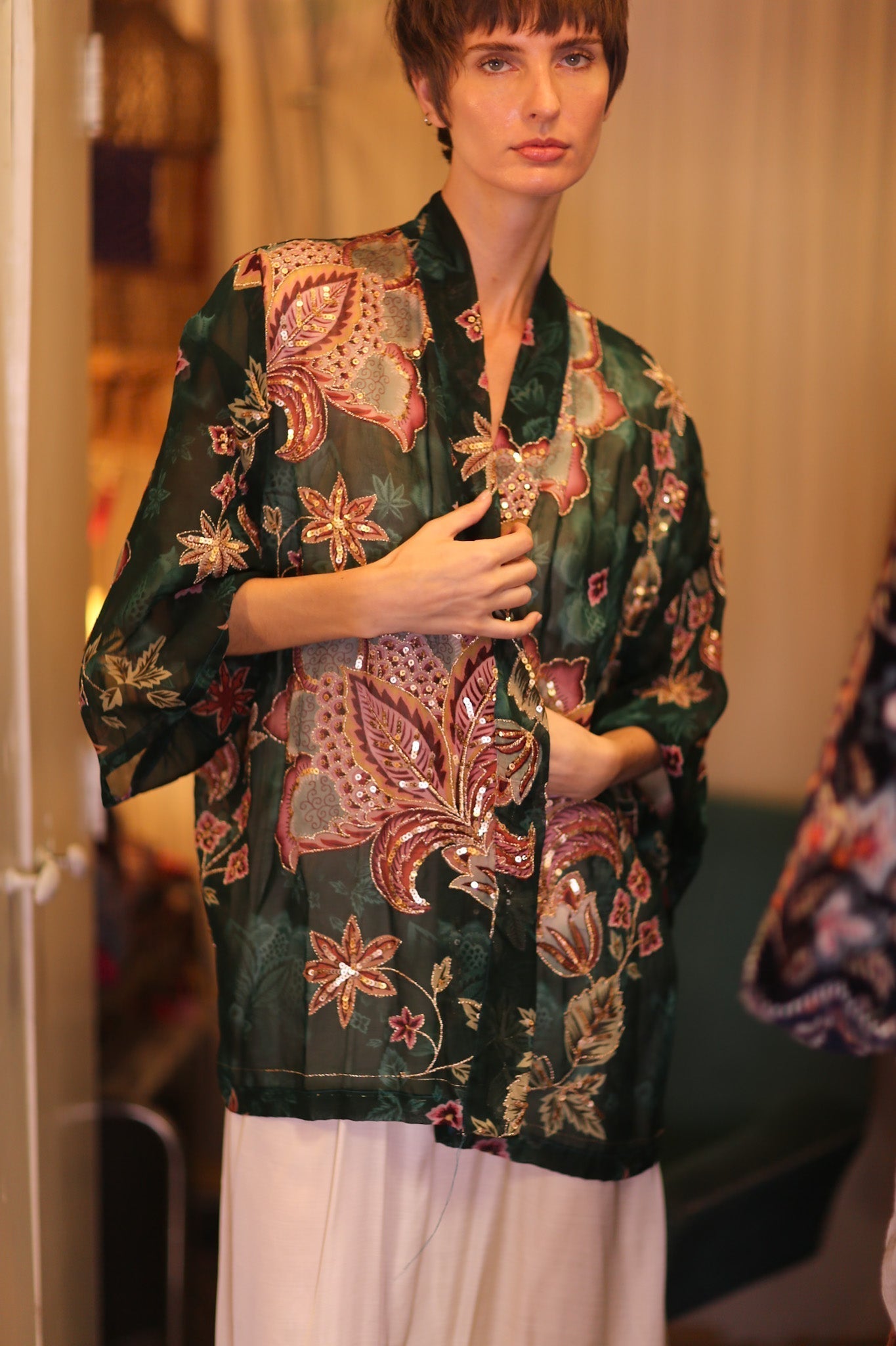 EMBROIDERED SILK SHORT KIMONO VERDELLE - MOMO STUDIO BERLIN - Berlin Concept Store - sustainable & ethical fashion
