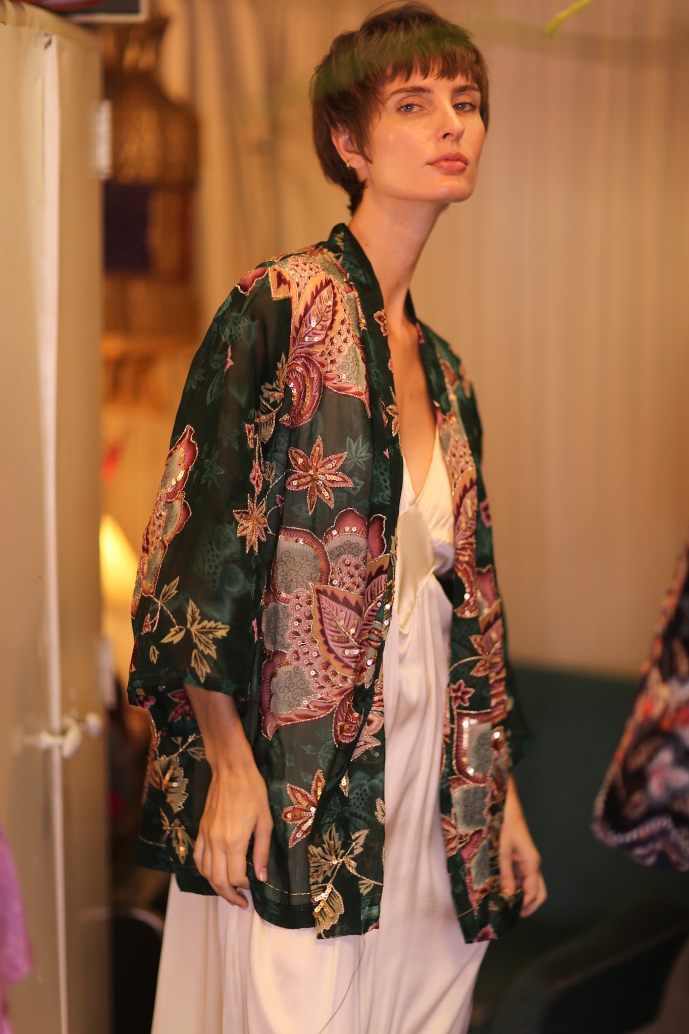 EMBROIDERED SILK SHORT KIMONO VERDELLE - MOMO STUDIO BERLIN - Berlin Concept Store - sustainable & ethical fashion