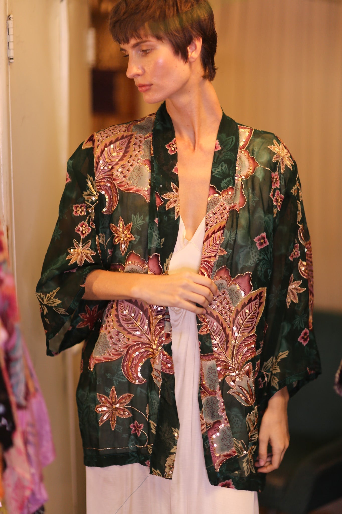 EMBROIDERED SILK SHORT KIMONO VERDELLE - MOMO STUDIO BERLIN - Berlin Concept Store - sustainable & ethical fashion