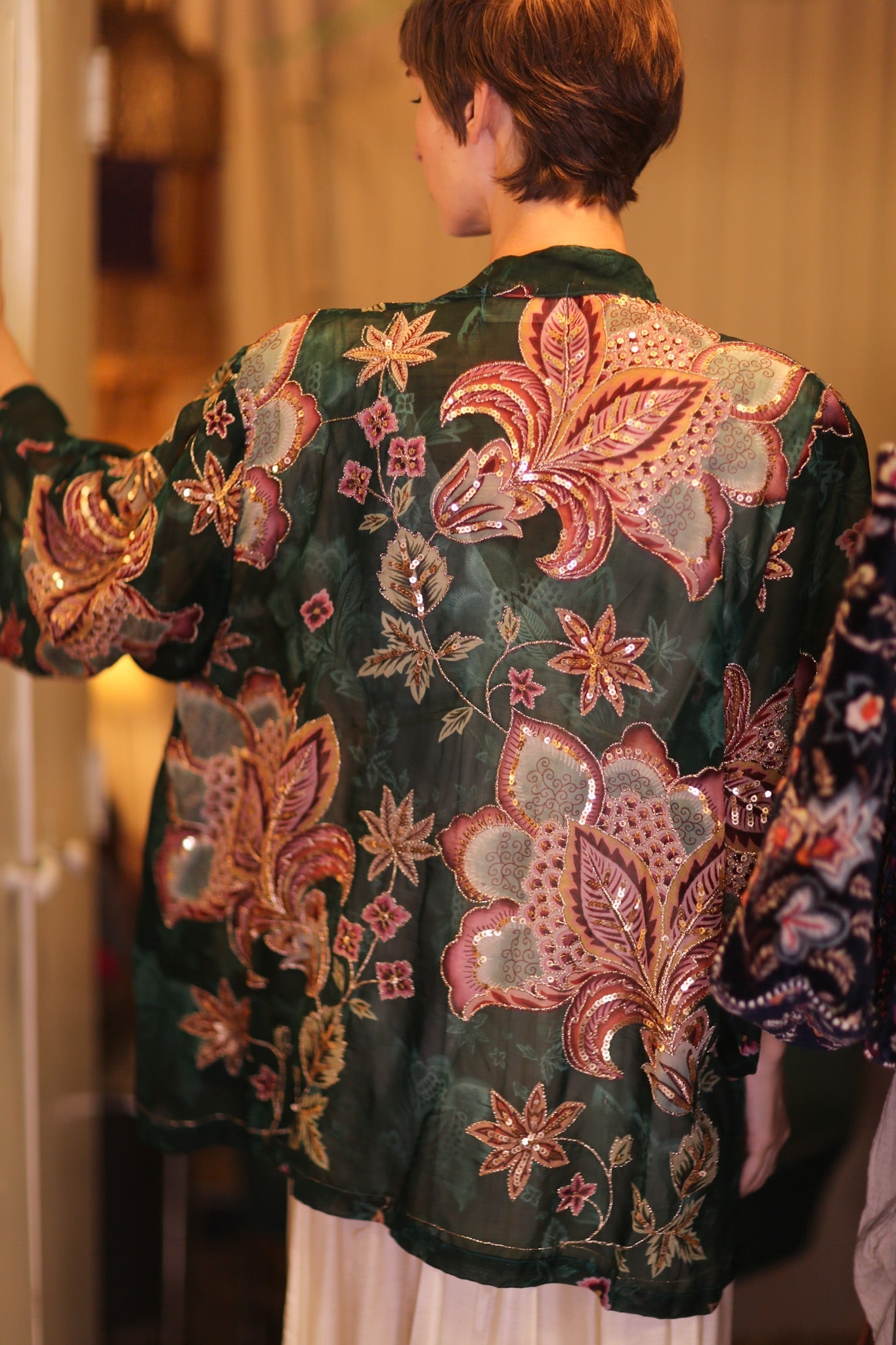 EMBROIDERED SILK SHORT KIMONO VERDELLE - MOMO STUDIO BERLIN - Berlin Concept Store - sustainable & ethical fashion