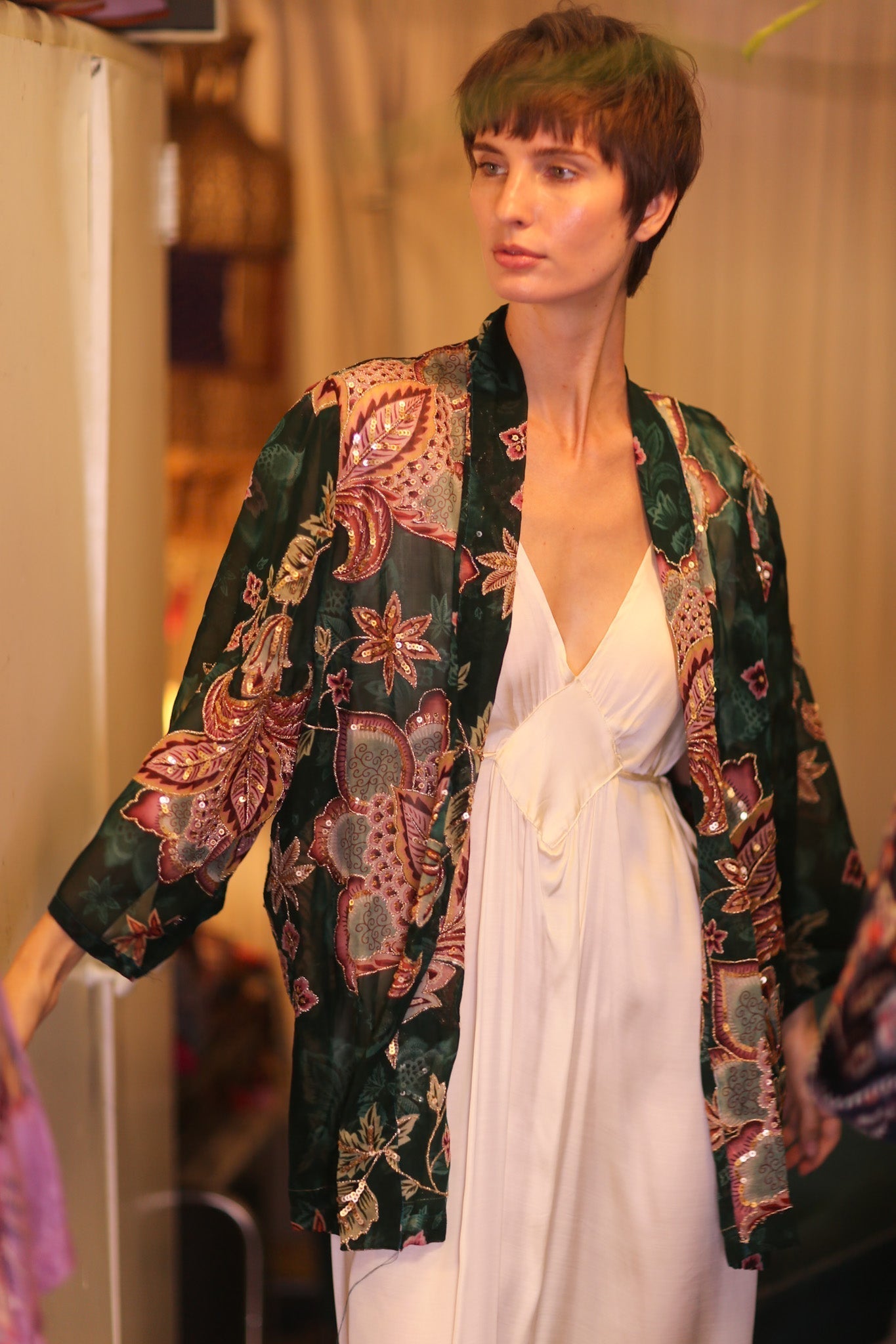 EMBROIDERED SILK SHORT KIMONO VERDELLE - MOMO STUDIO BERLIN - Berlin Concept Store - sustainable & ethical fashion