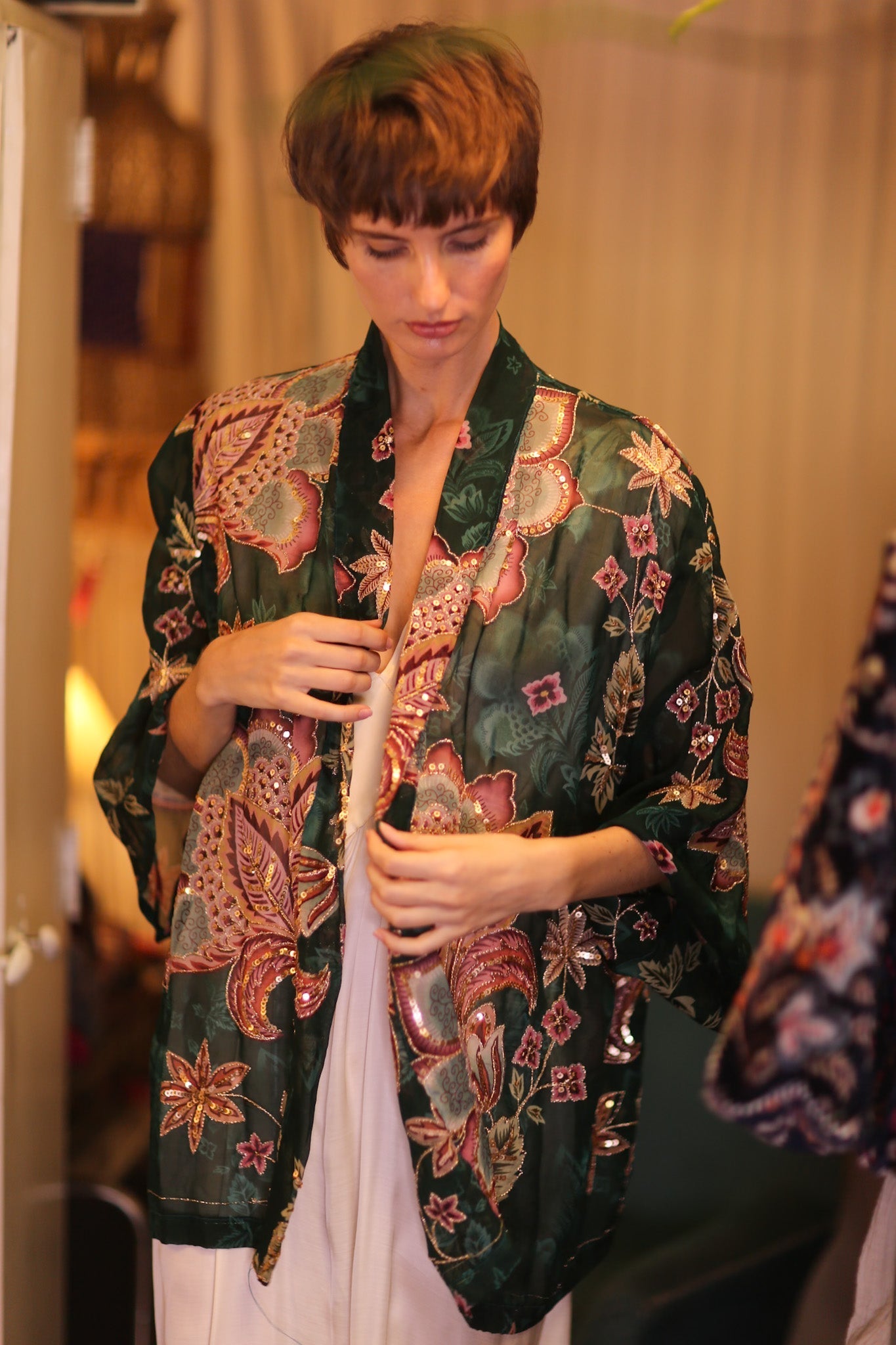 EMBROIDERED SILK SHORT KIMONO VERDELLE - MOMO STUDIO BERLIN - Berlin Concept Store - sustainable & ethical fashion