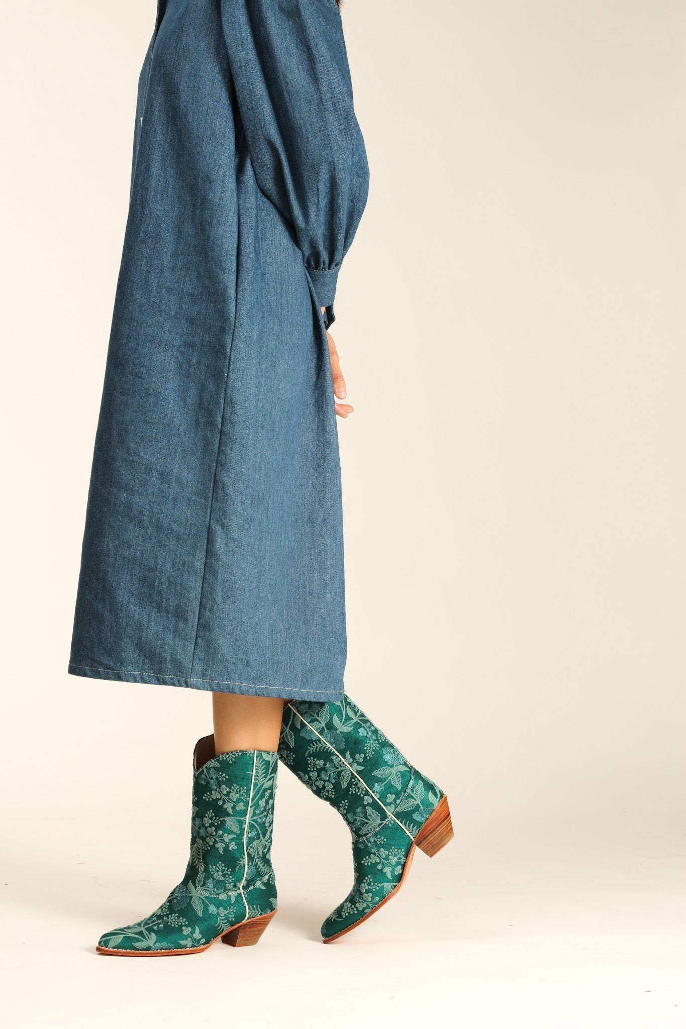 EMBROIDERED SILK WESTERN BOOTS ARWA - MOMO STUDIO BERLIN - Berlin Concept Store - sustainable & ethical fashion